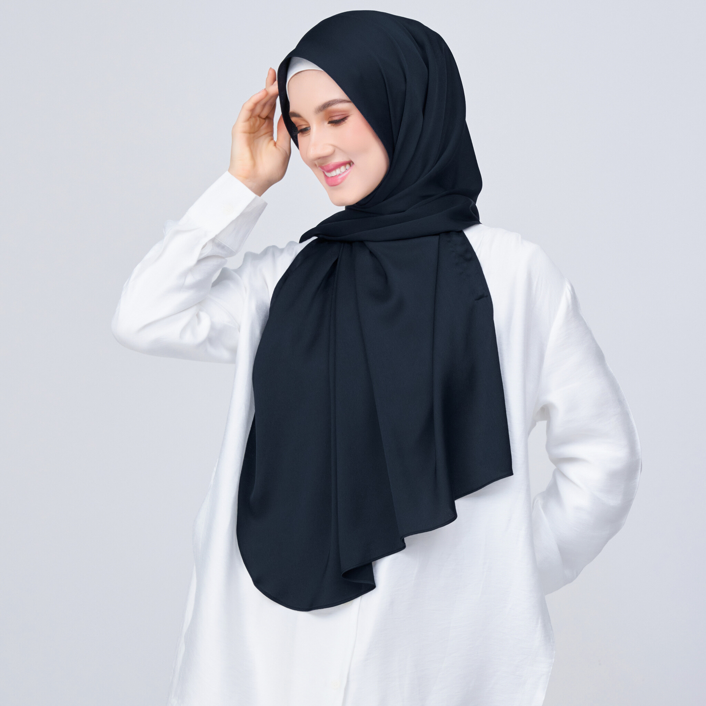Instant Tag n' Go Shawl | Satin Bulle in Pitch Black
