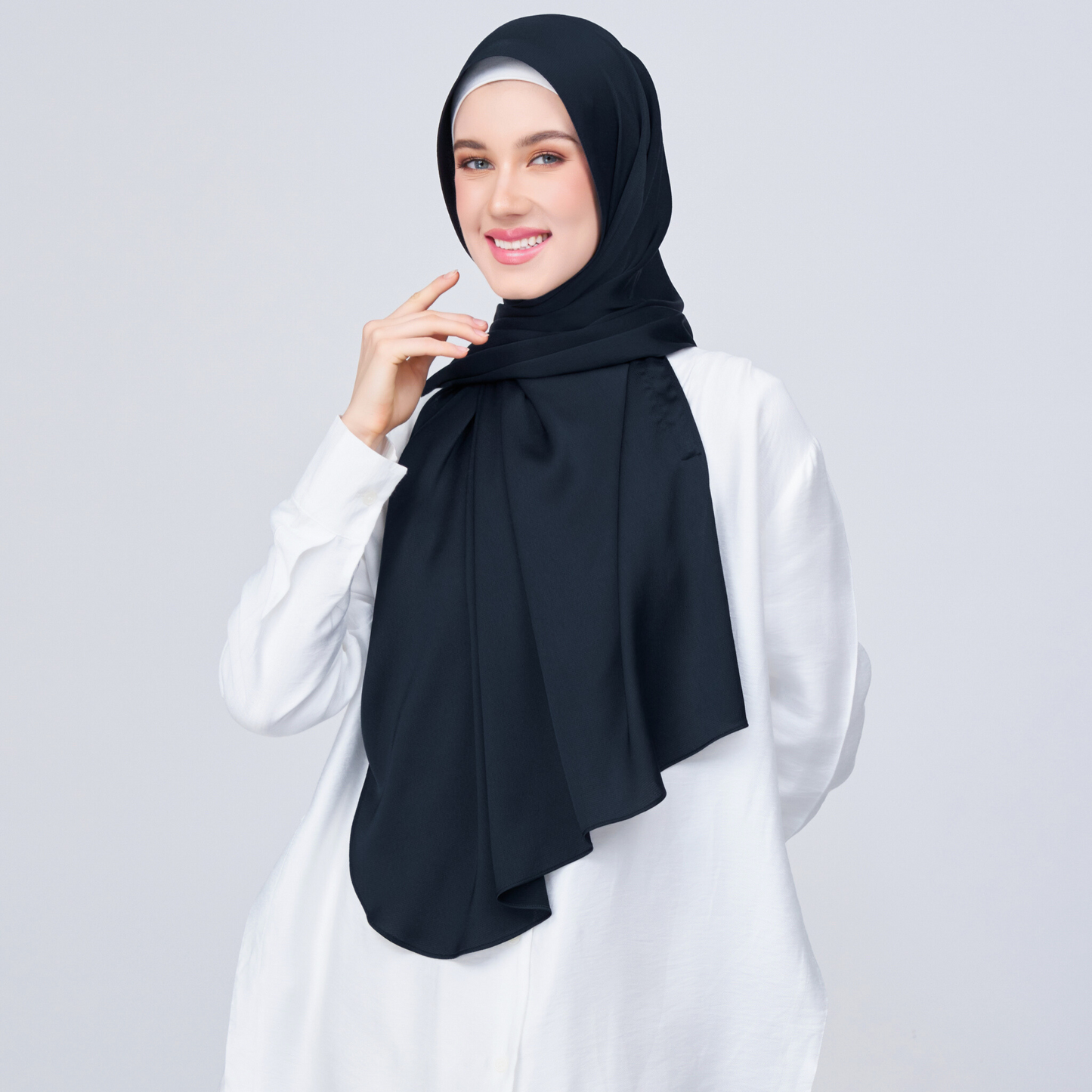 Instant Tag n' Go Shawl | Satin Bulle in Pitch Black