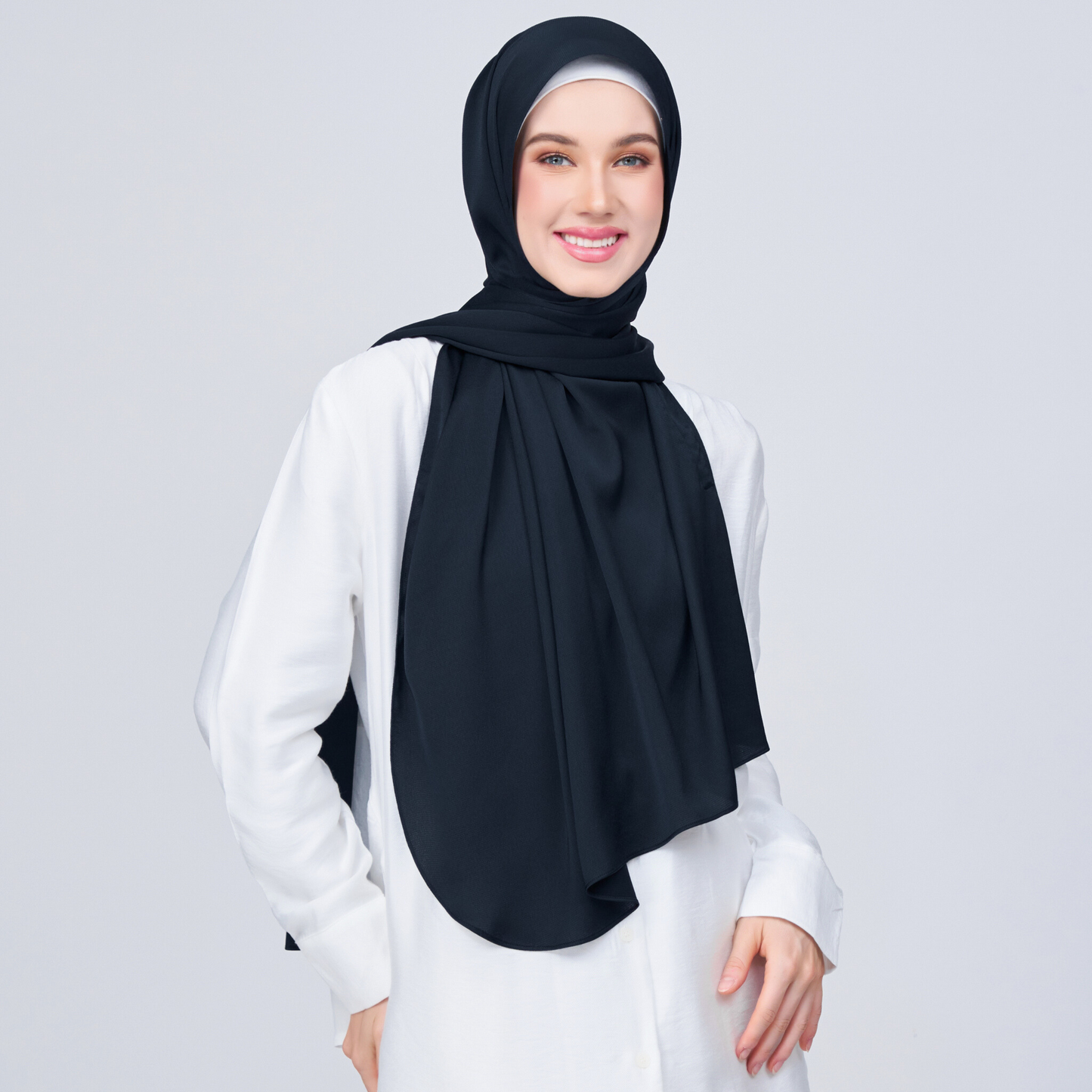 Instant Tag n' Go Shawl | Satin Bulle in Pitch Black