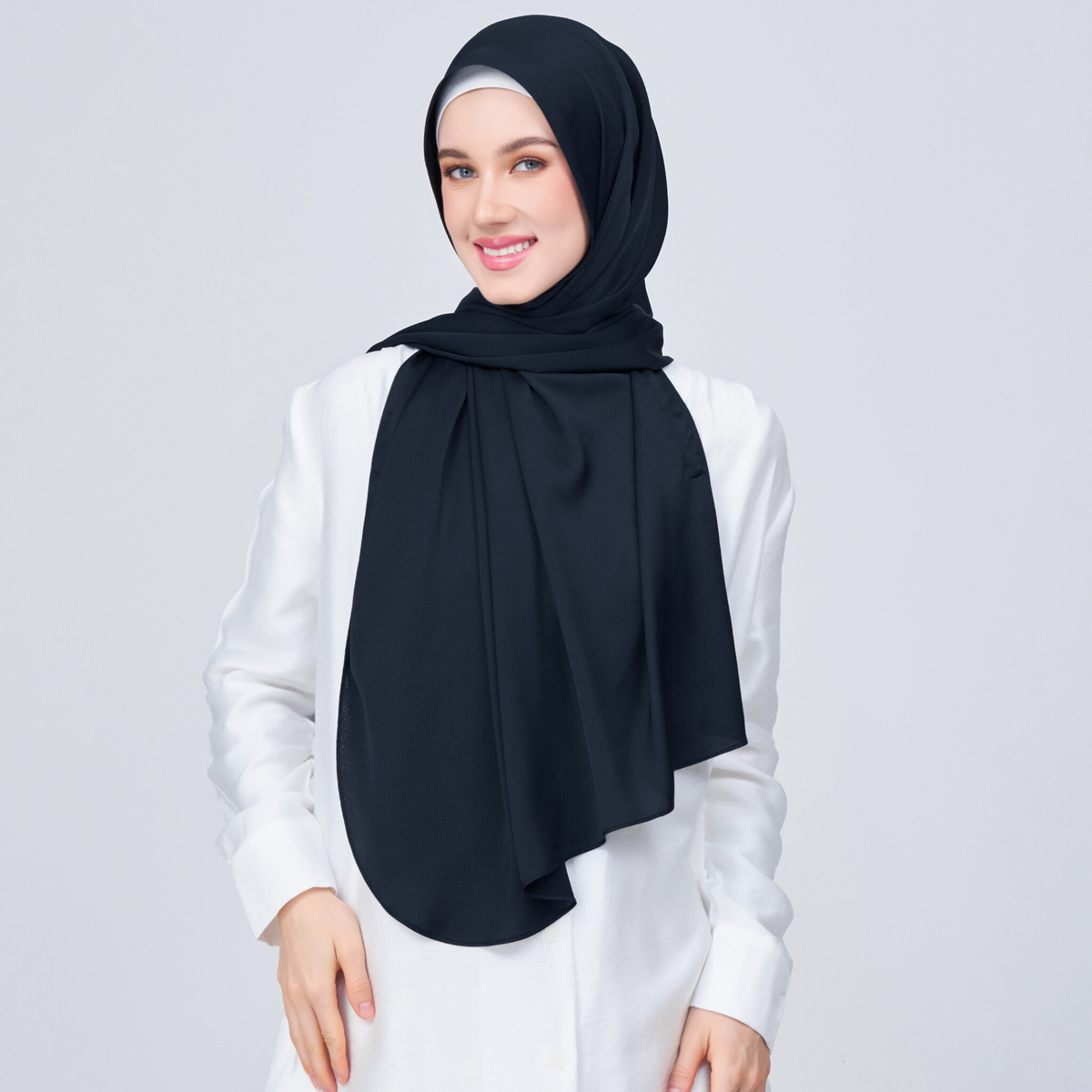 Instant Tag n' Go Shawl | Satin Bulle in Pitch Black