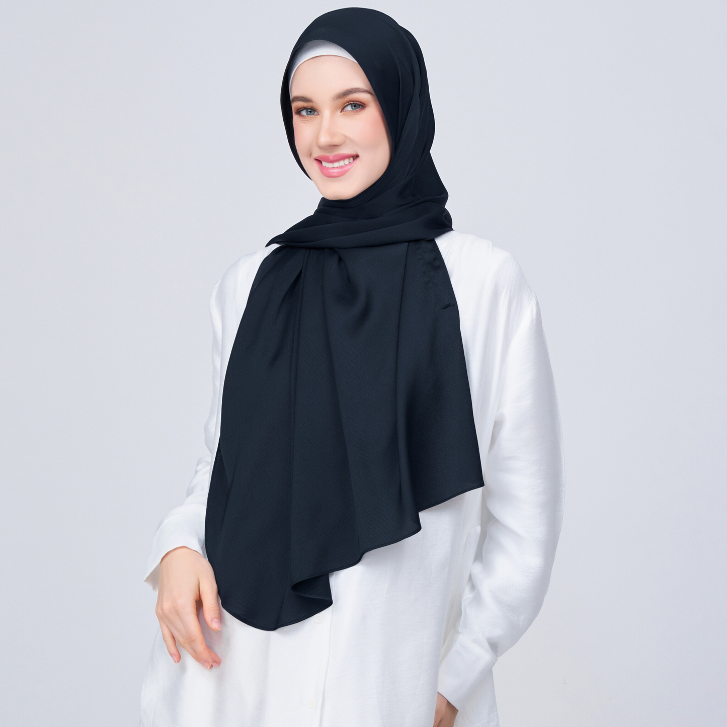 Instant Tag n' Go Shawl | Satin Bulle in Pitch Black