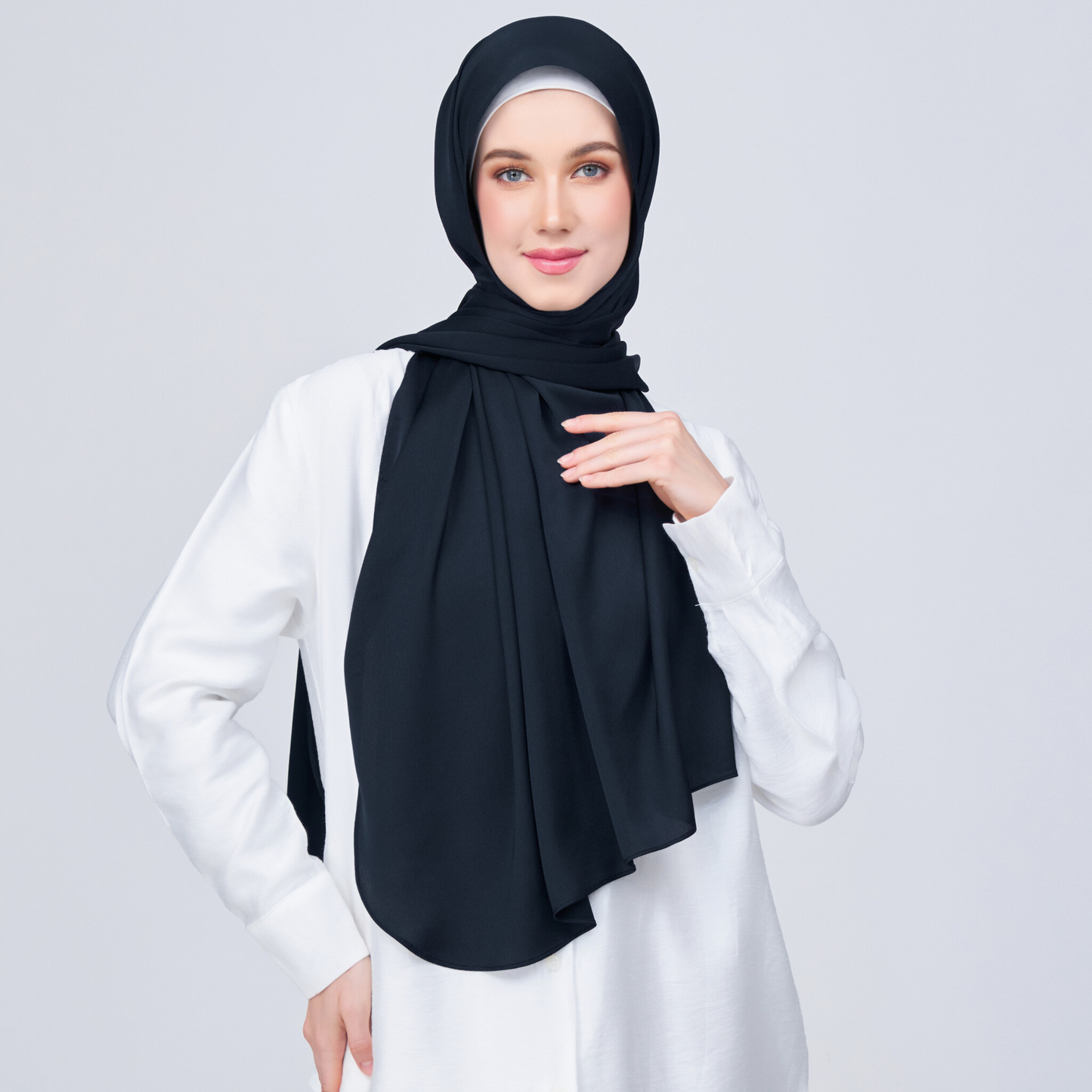 Instant Tag n' Go Shawl | Satin Bulle in Pitch Black