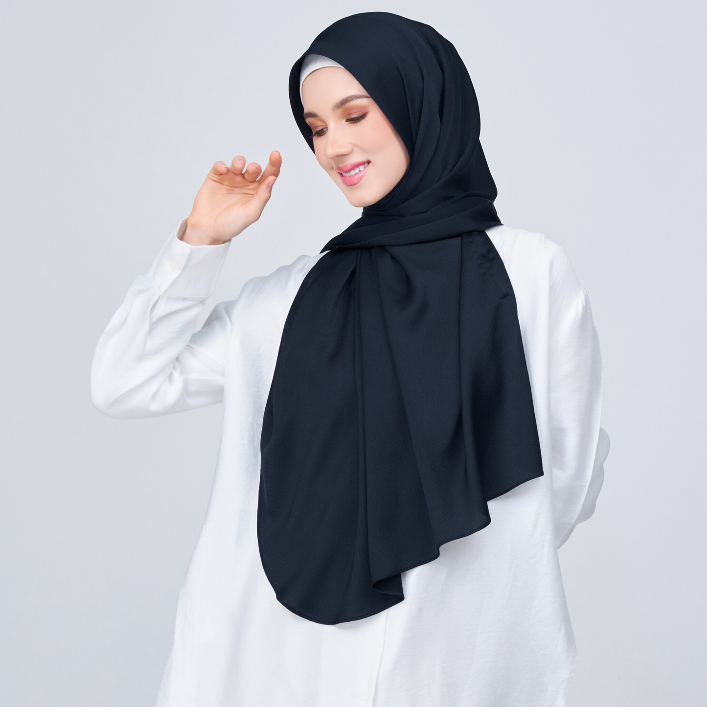 Instant Tag n' Go Shawl | Satin Bulle in Pitch Black
