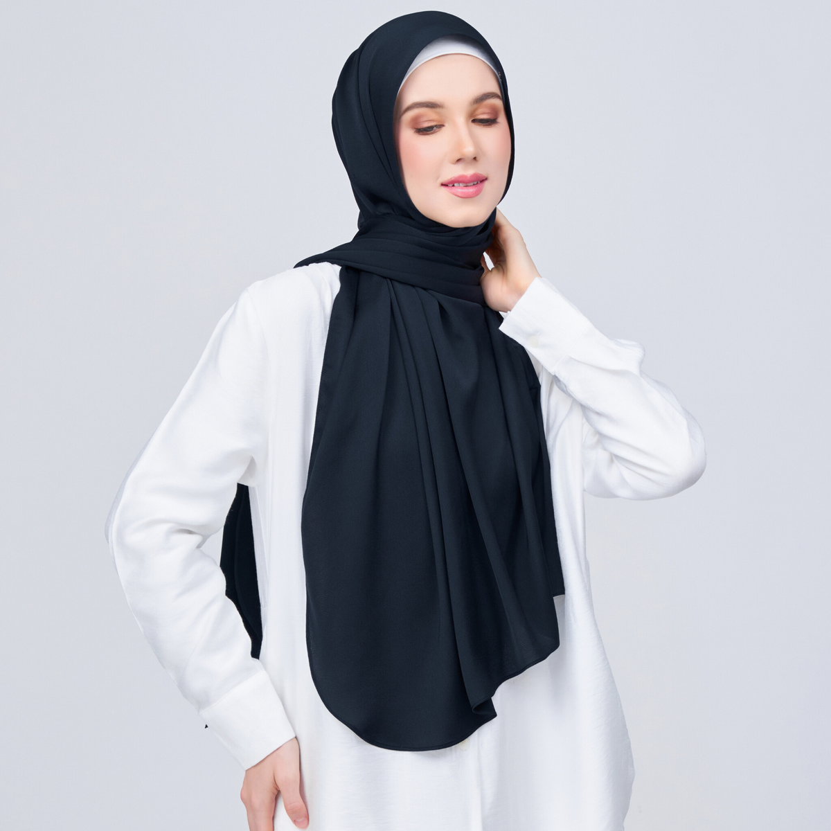 Instant Tag n' Go Shawl | Satin Bulle in Pitch Black