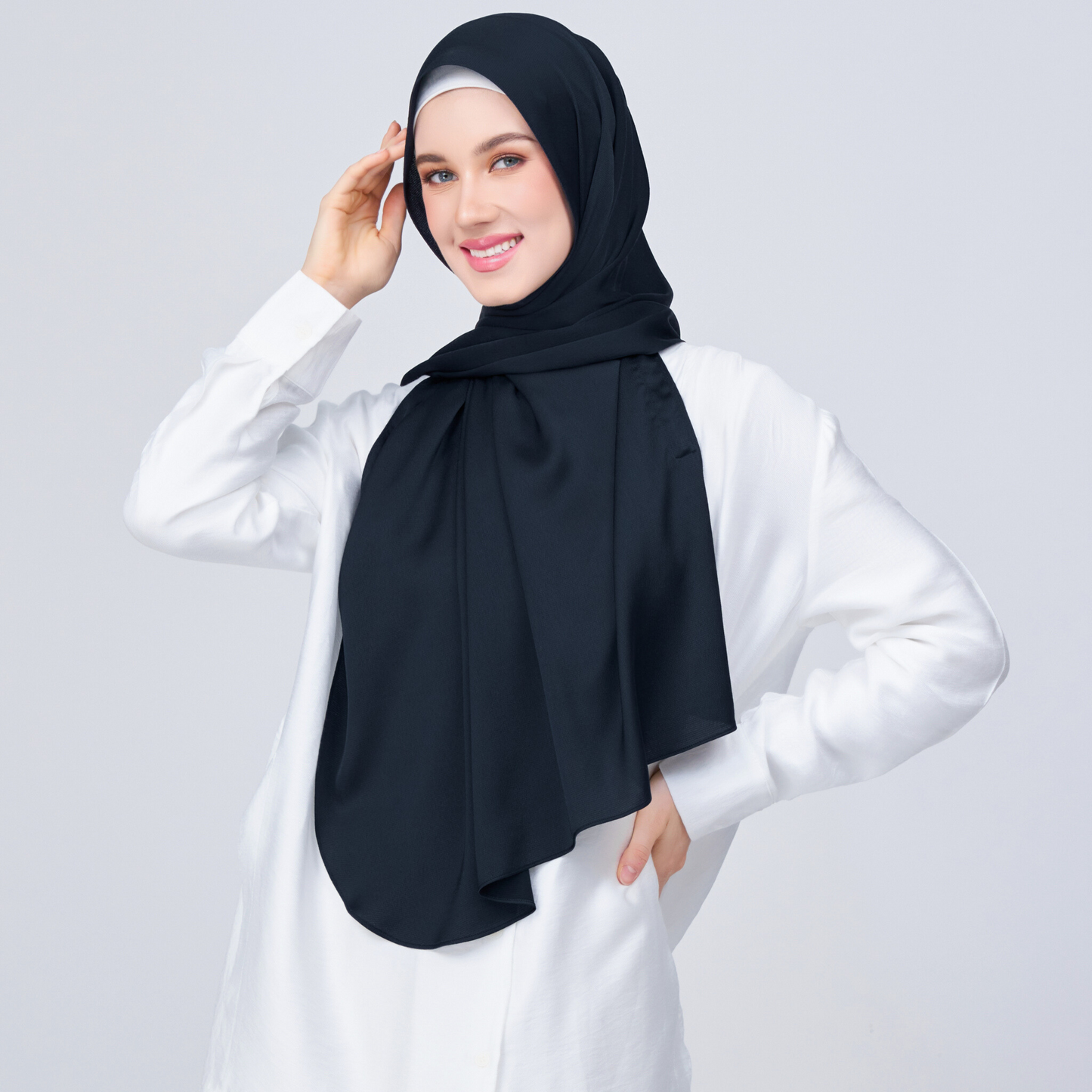 Instant Tag n' Go Shawl | Satin Bulle in Pitch Black