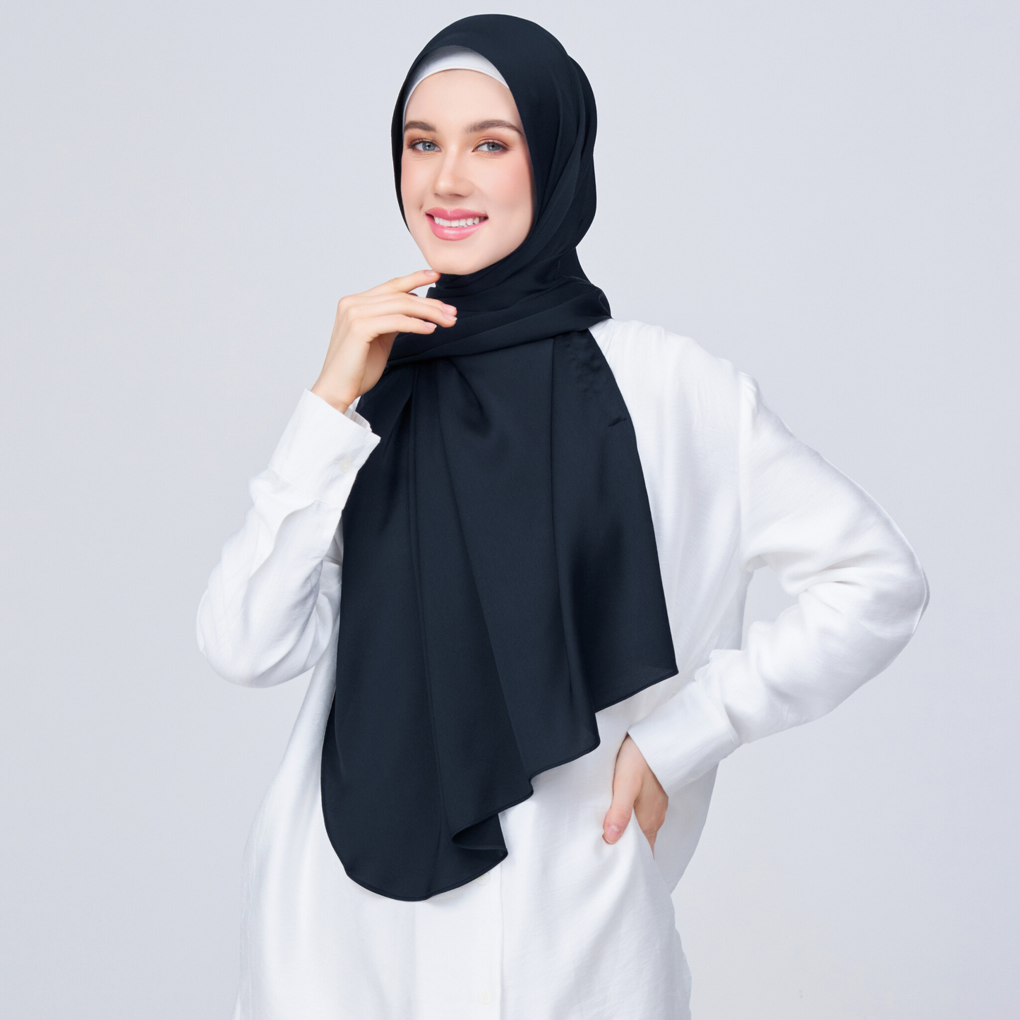 Instant Tag n' Go Shawl | Satin Bulle in Pitch Black