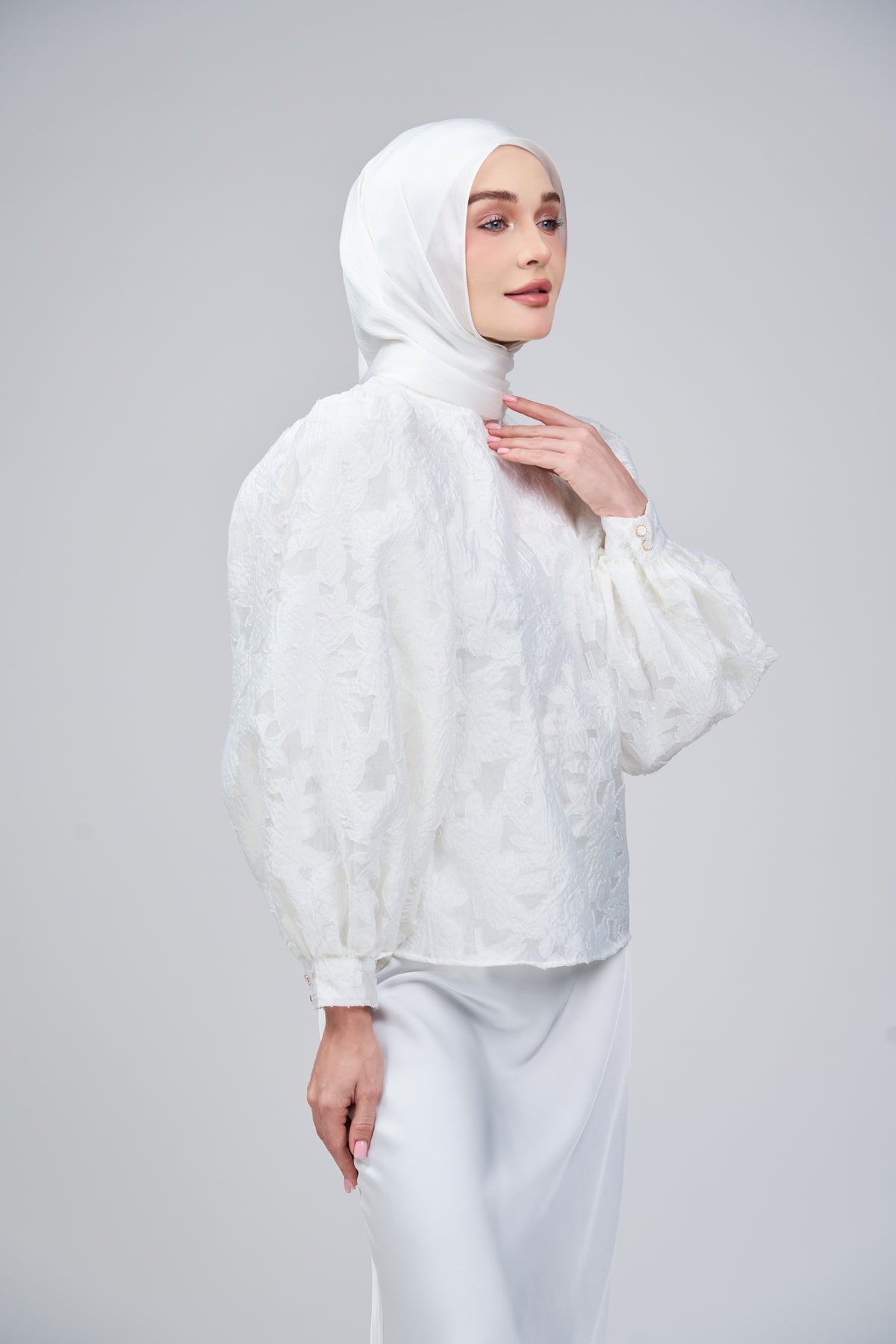 HoodX B.E in Bridal White