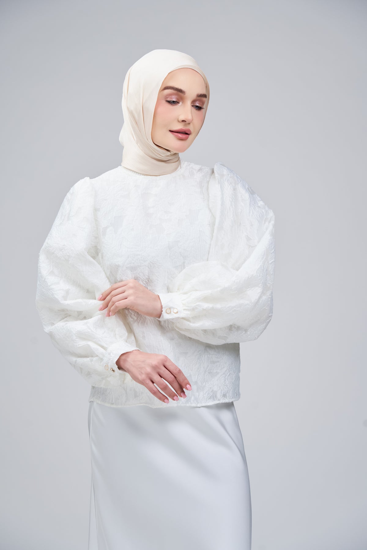 HoodX B.E in Nude