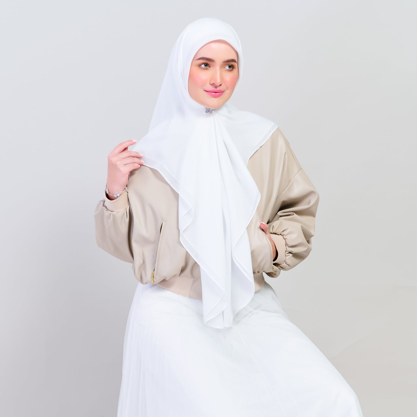 Bawal Dian in Bridal White