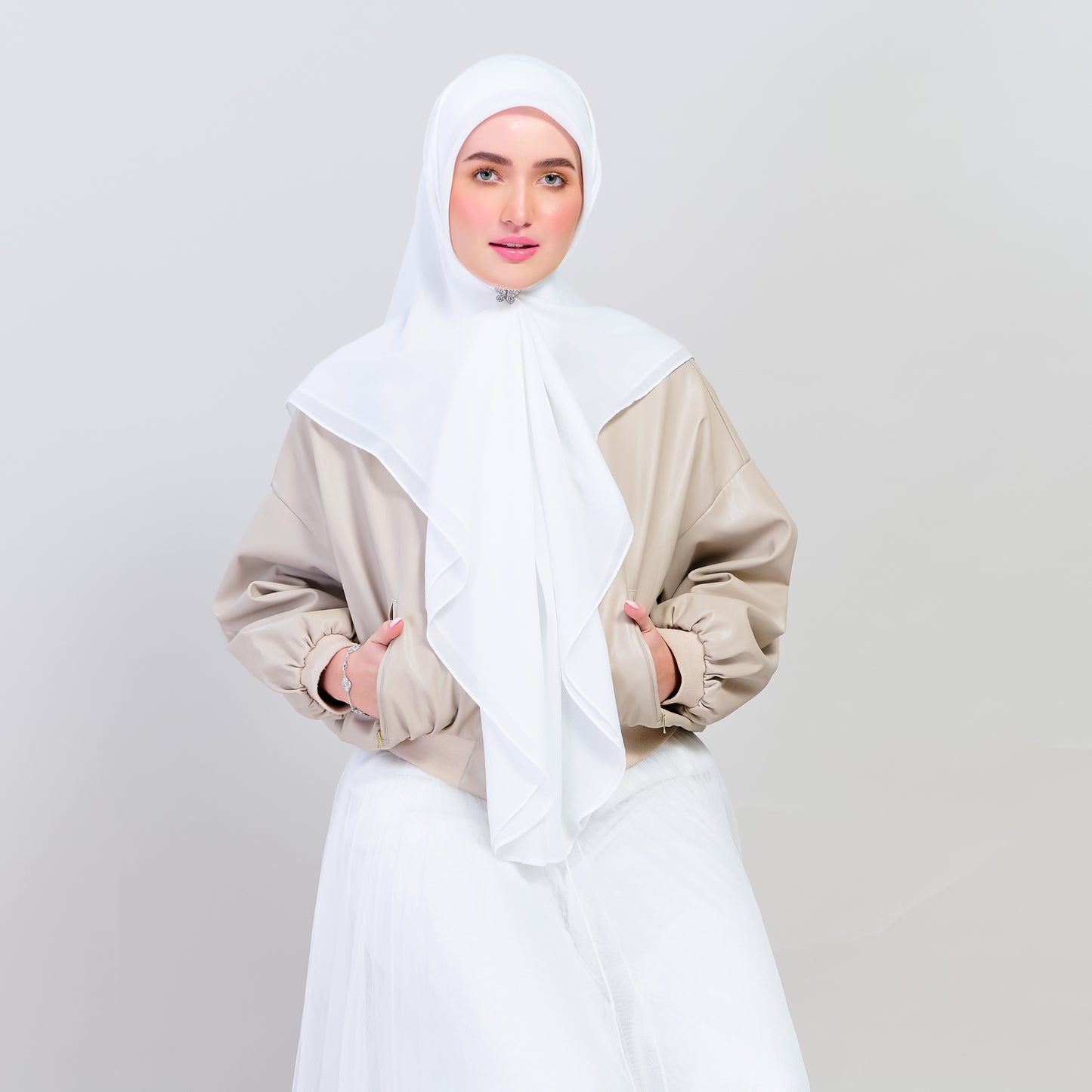Bawal Dian in Bridal White