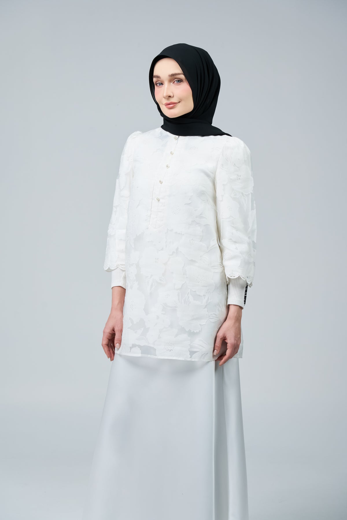 HoodX Lace in Classic Black