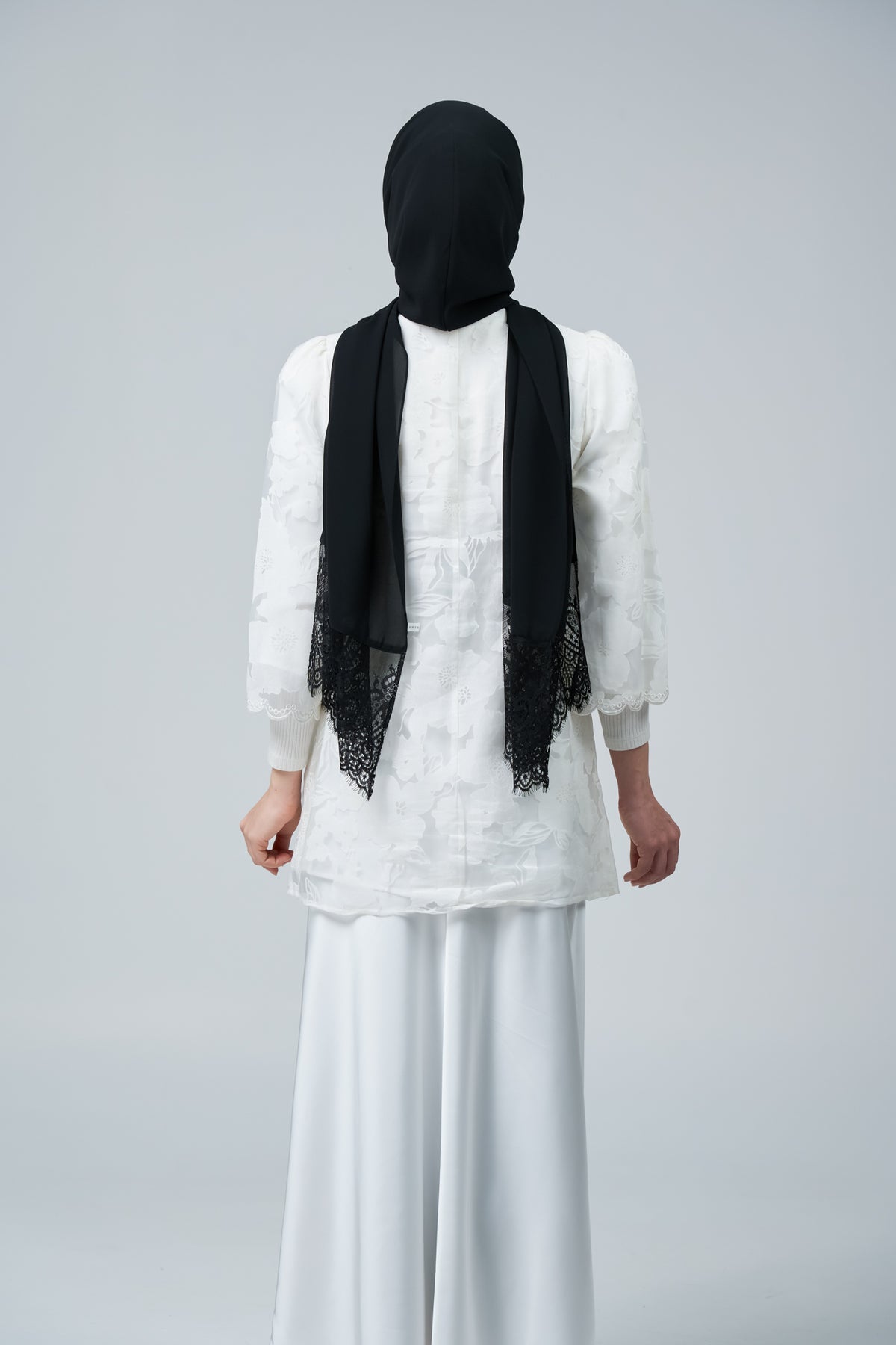 HoodX Lace in Classic Black
