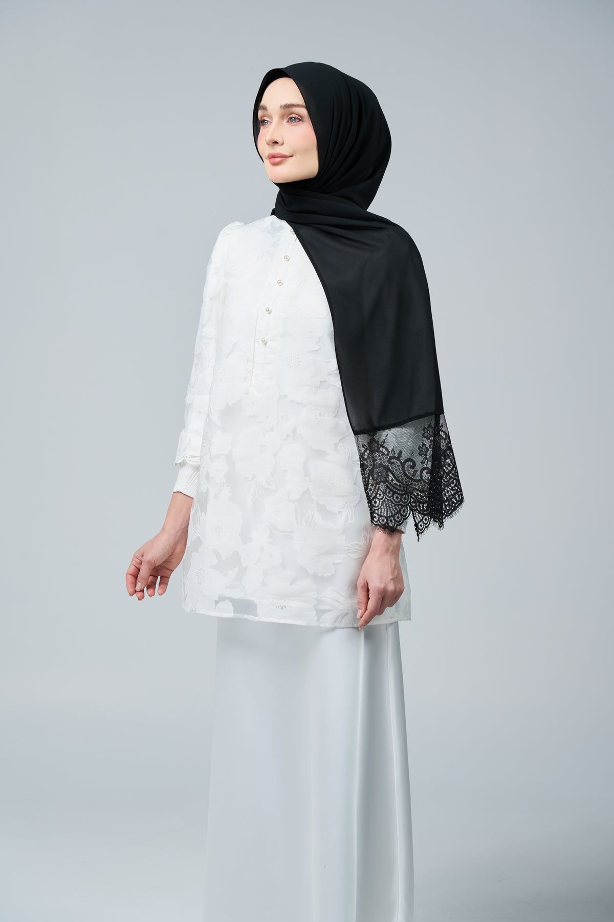 HoodX Lace in Classic Black