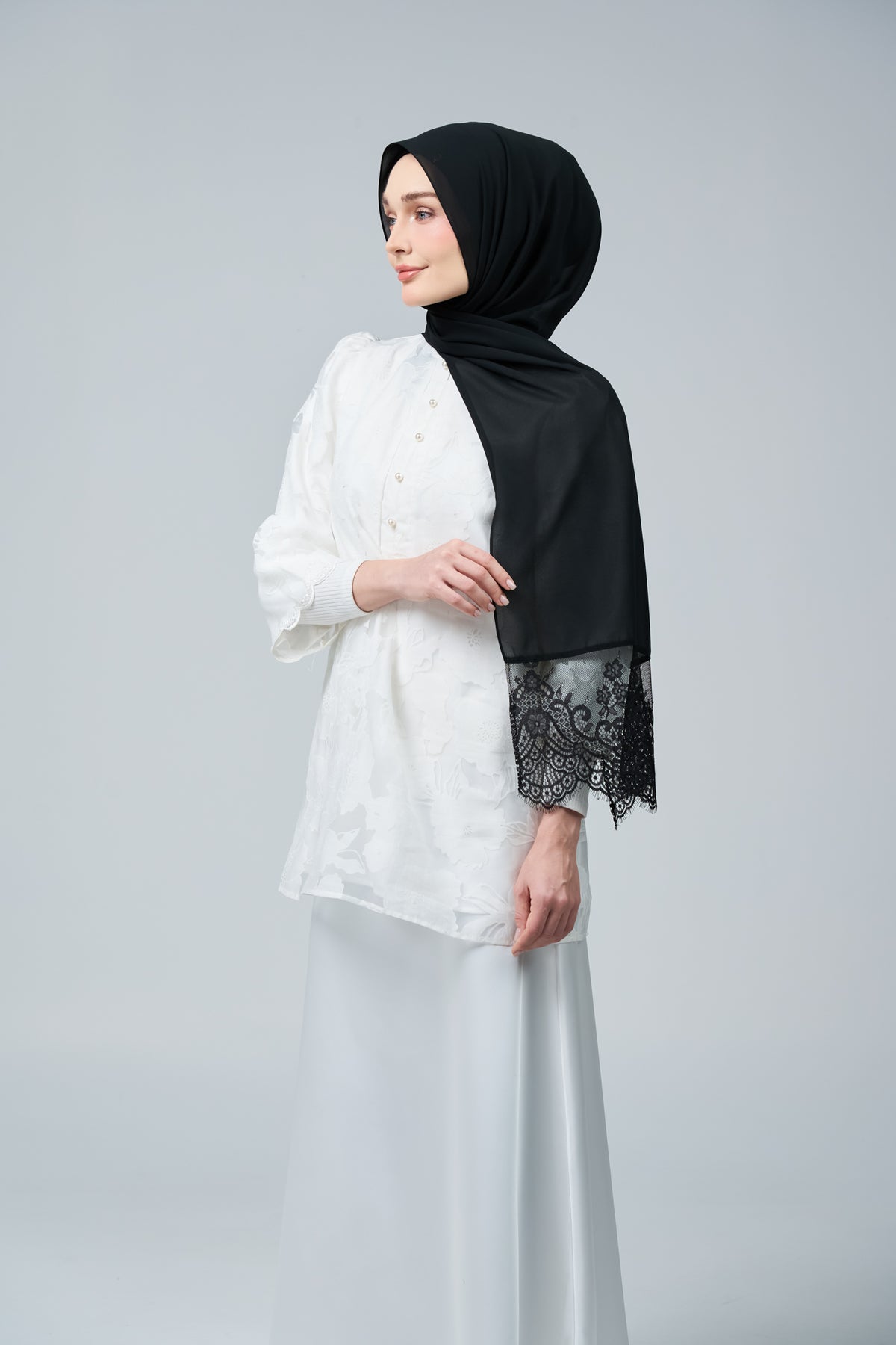 HoodX Lace in Classic Black