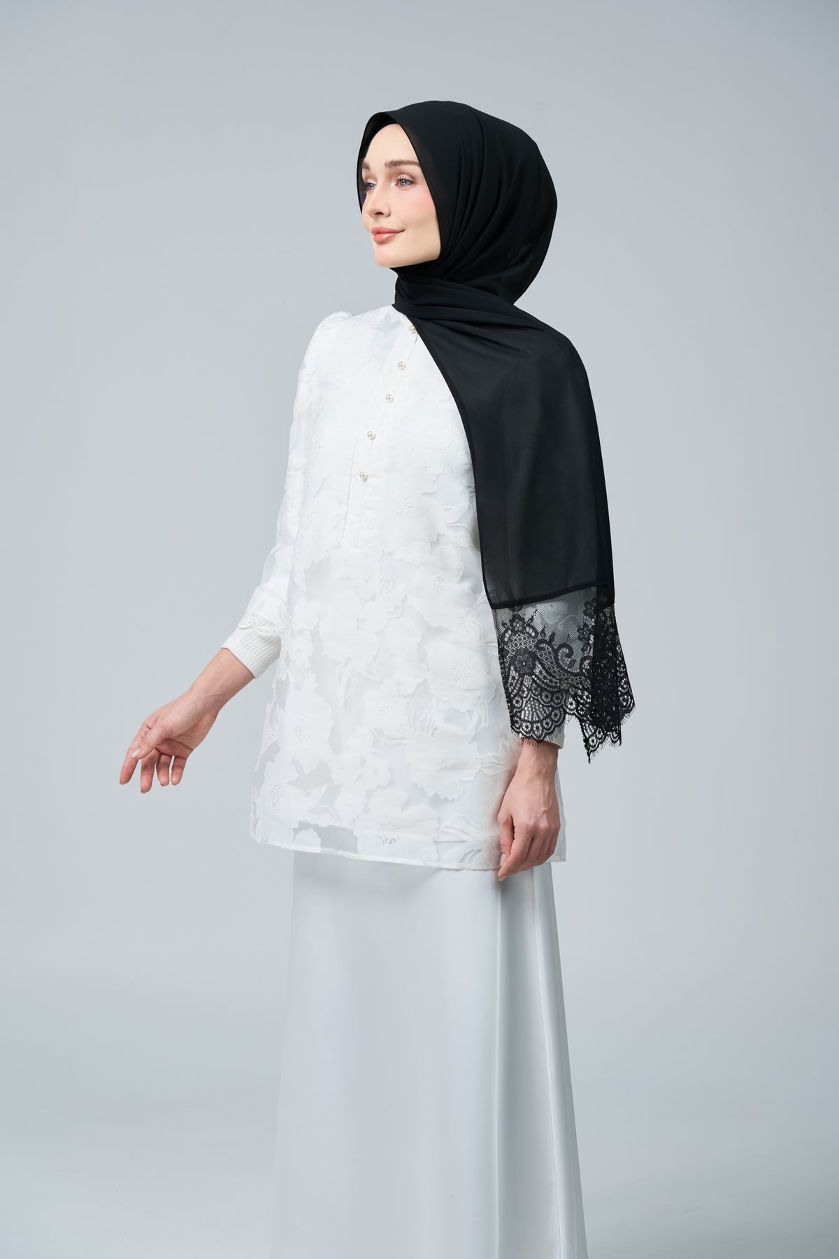 HoodX Lace in Classic Black
