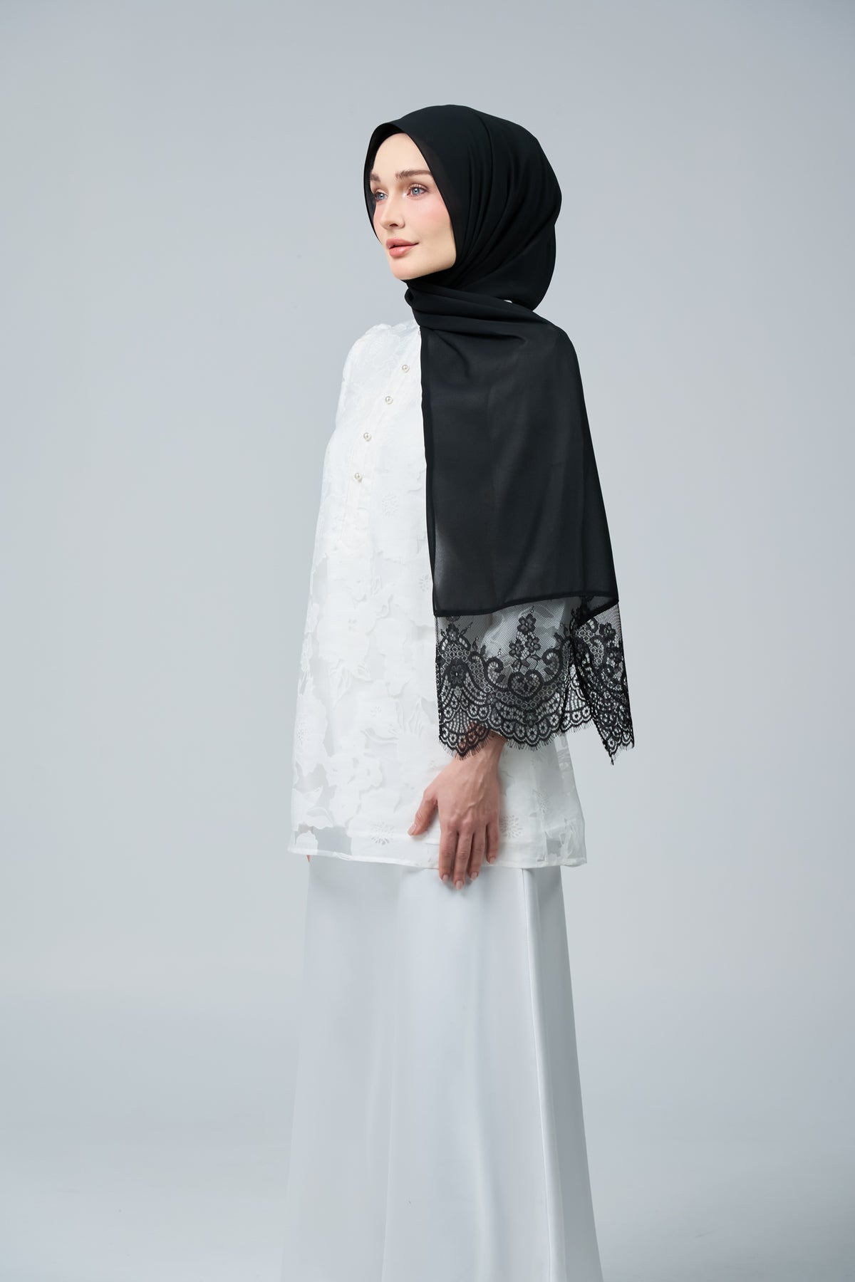 HoodX Lace in Classic Black