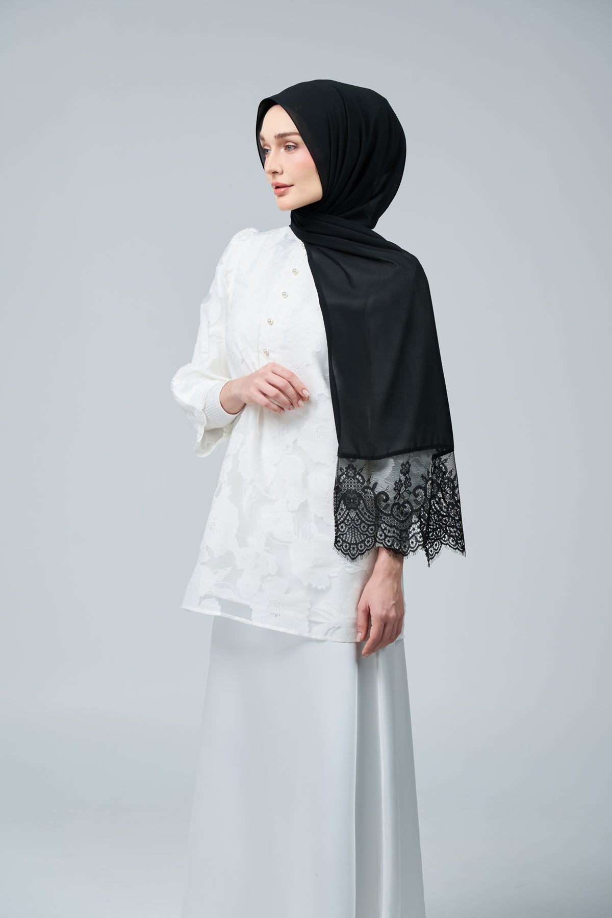 HoodX Lace in Classic Black