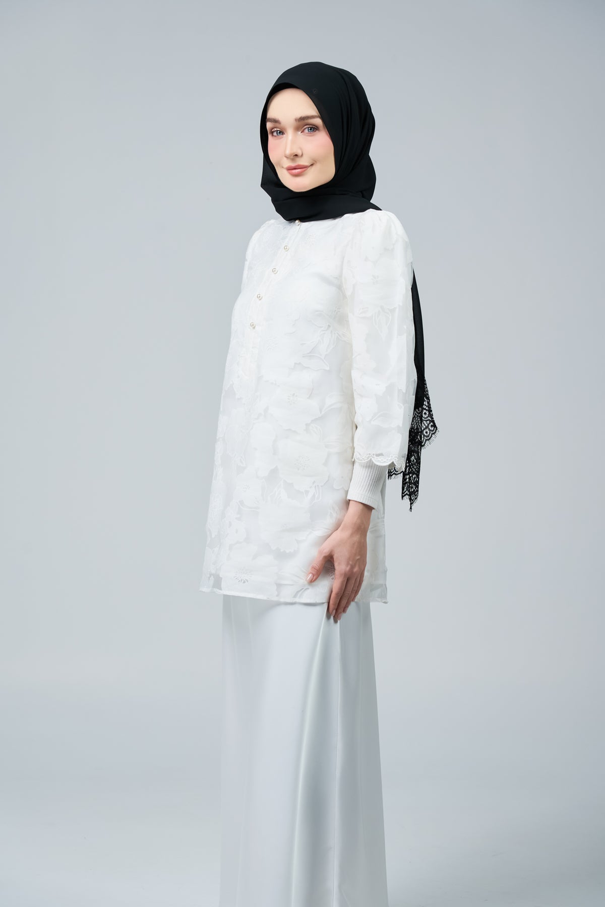 HoodX Lace in Classic Black