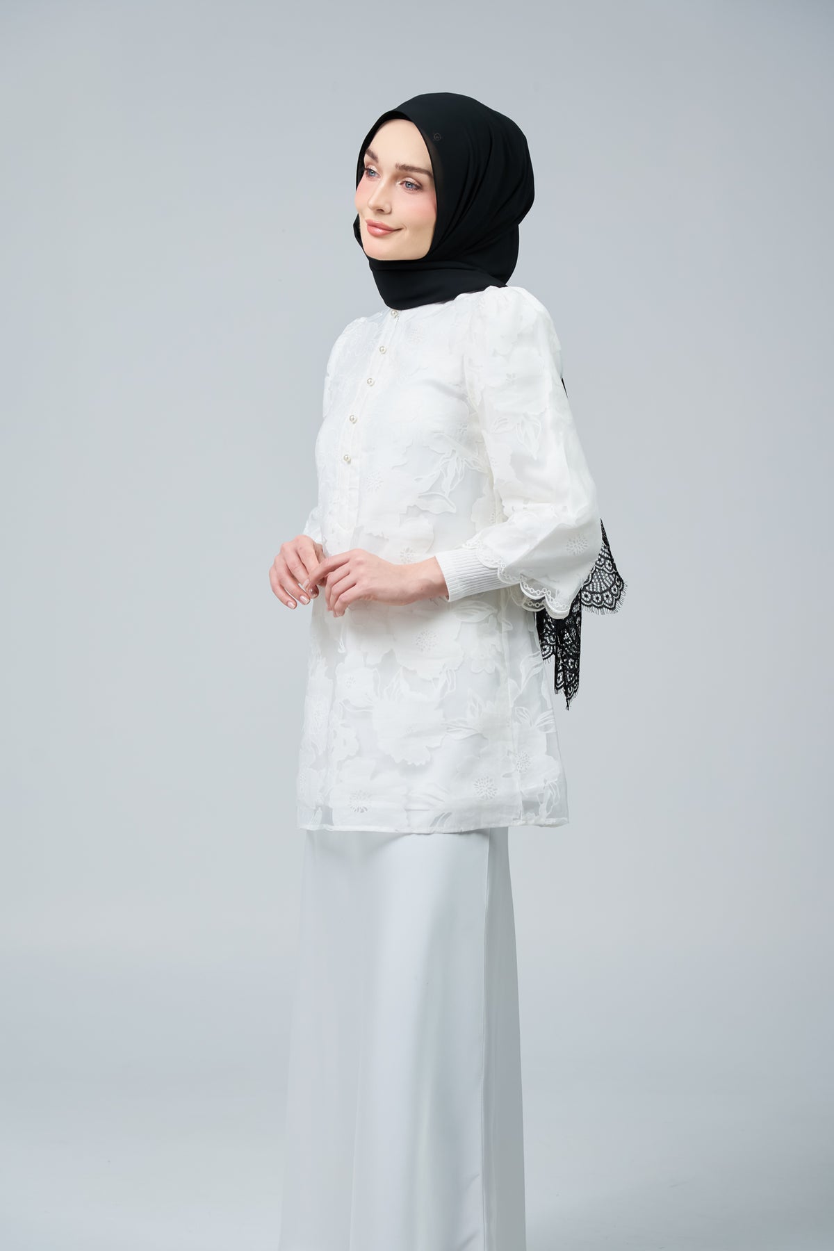 HoodX Lace in Classic Black