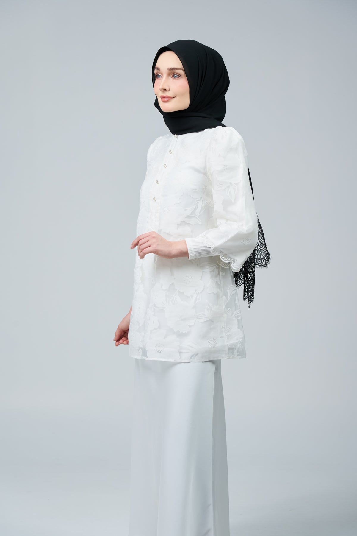 HoodX Lace in Classic Black