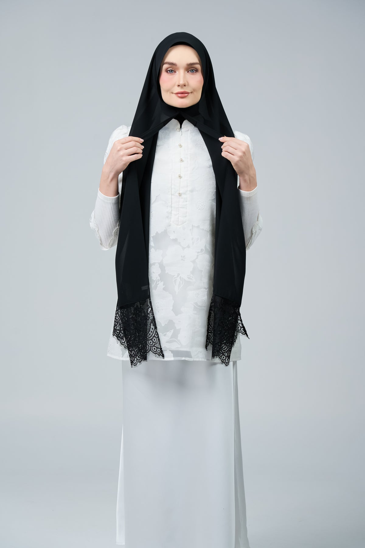 HoodX Lace in Classic Black