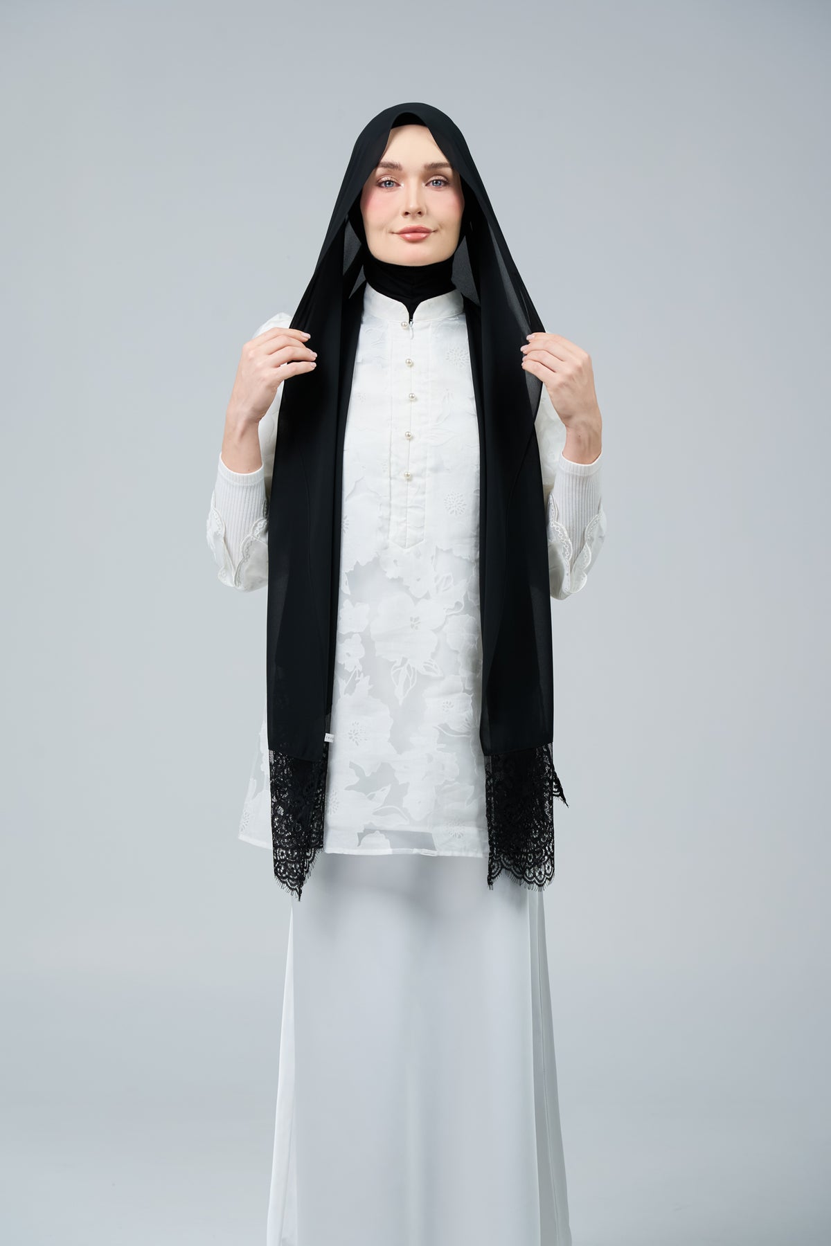 HoodX Lace in Classic Black