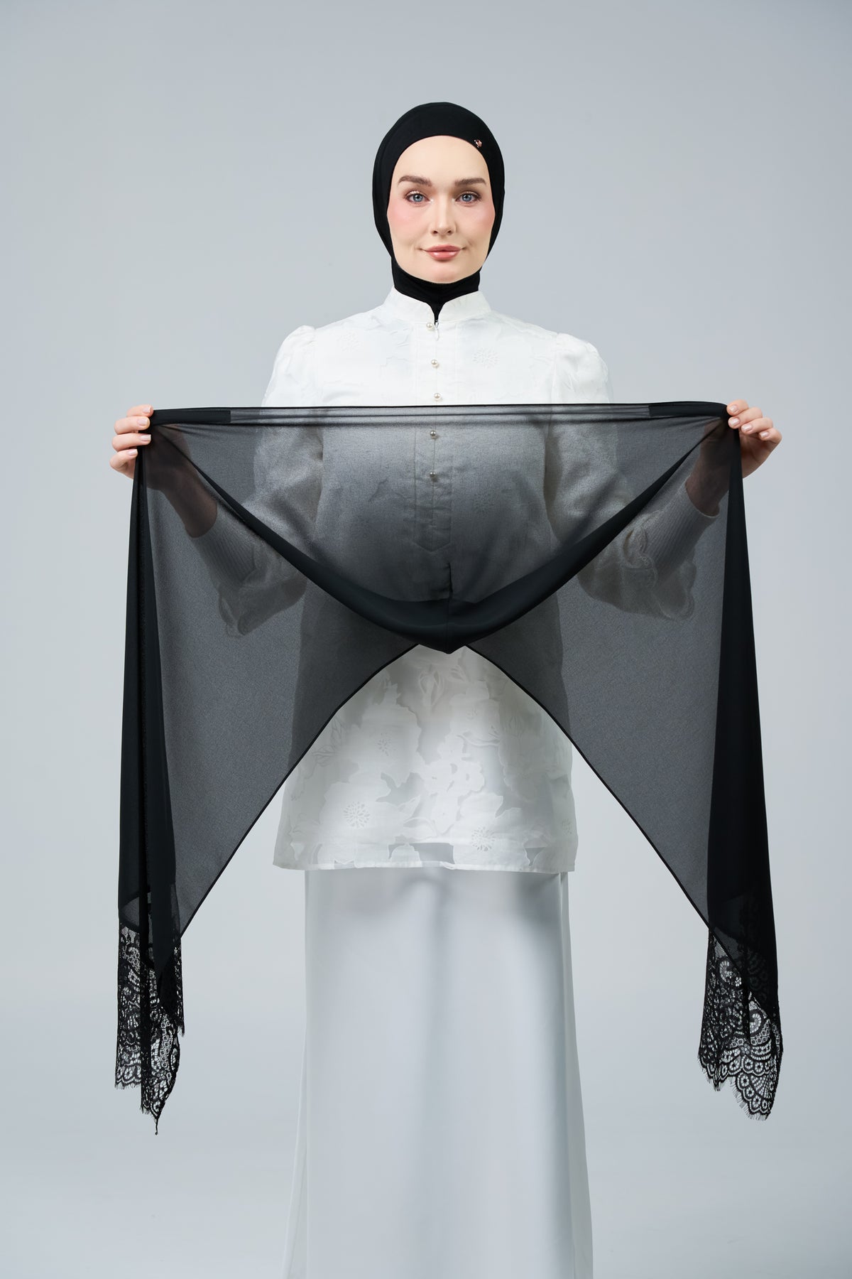 HoodX Lace in Classic Black