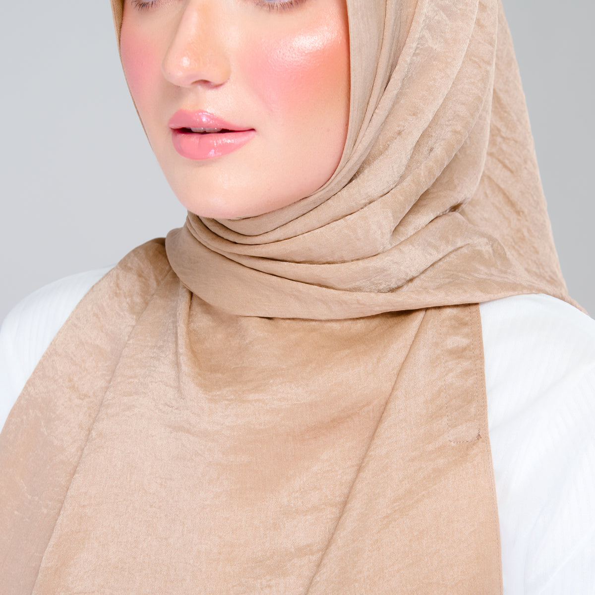 Instant Tag n' Go Shawl | Textured Silk in Caramel Latte