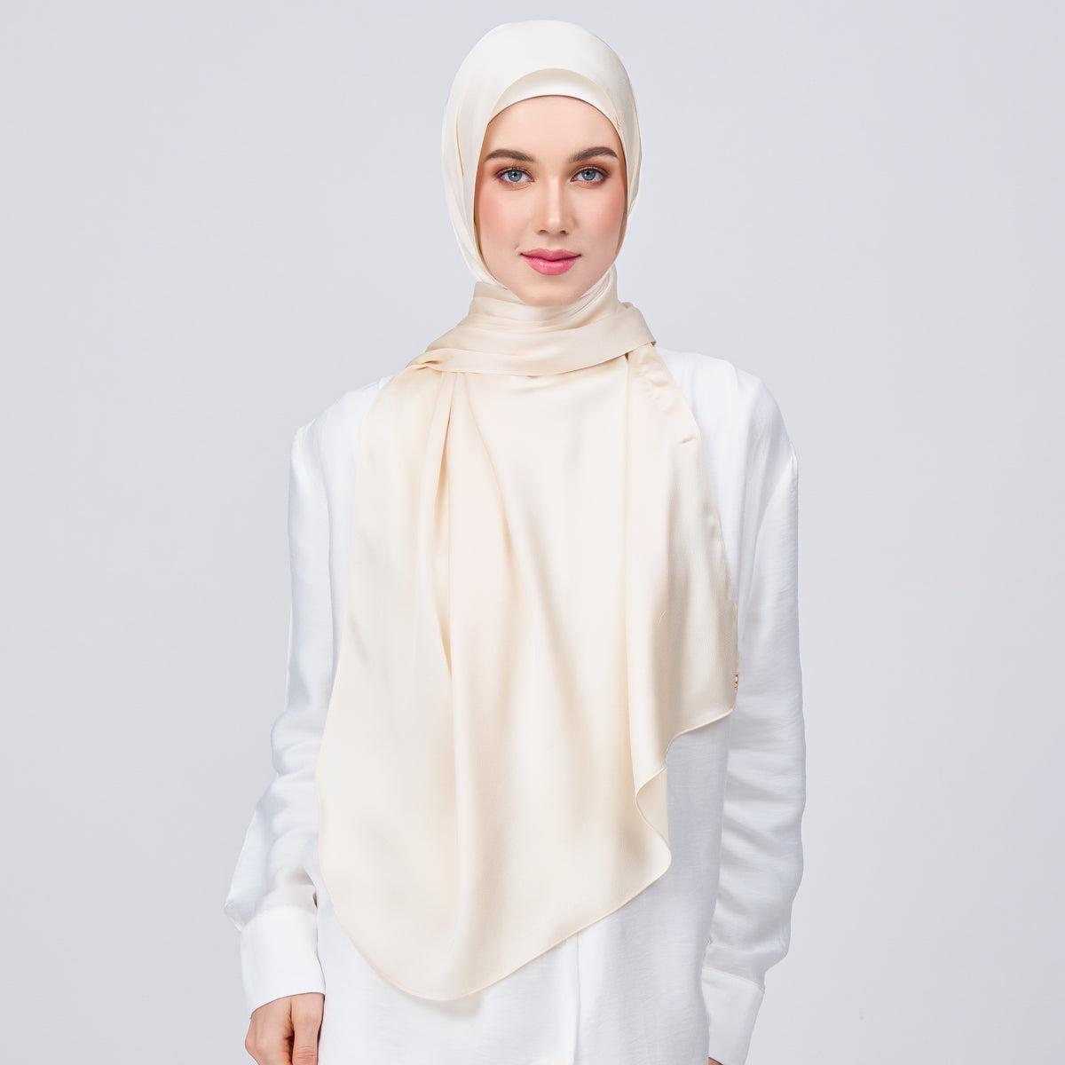 Instant Tag n' Go Shawl | Satin Bulle in Bridal Cream