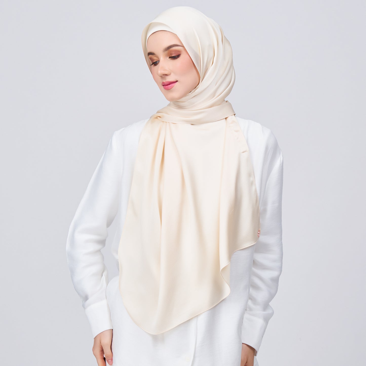 Instant Tag n' Go Shawl | Satin Bulle in Bridal Cream