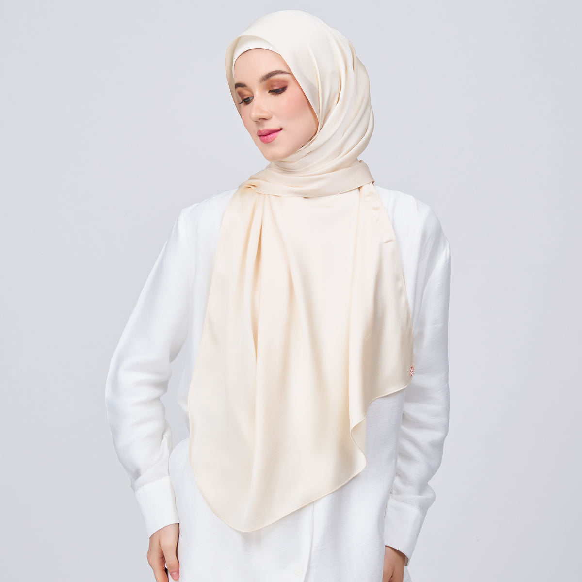 Instant Tag n' Go Shawl | Satin Bulle in Bridal Cream