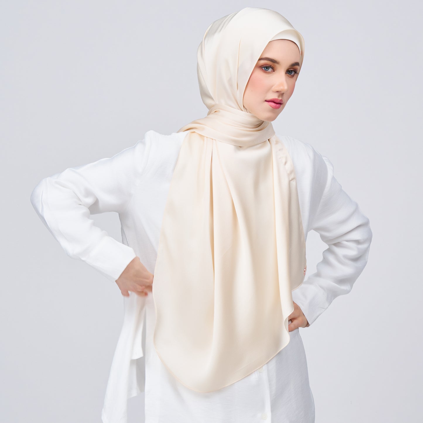 Instant Tag n' Go Shawl | Satin Bulle in Bridal Cream
