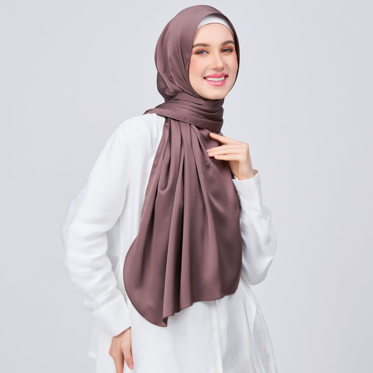 Instant Tag n' Go Shawl | Satin Bulle in Deep Brown