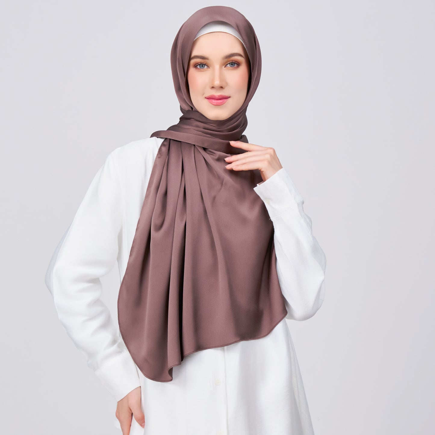 Instant Tag n' Go Shawl | Satin Bulle in Deep Brown