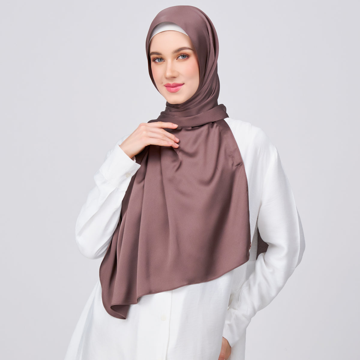 Instant Tag n' Go Shawl | Satin Bulle in Deep Brown