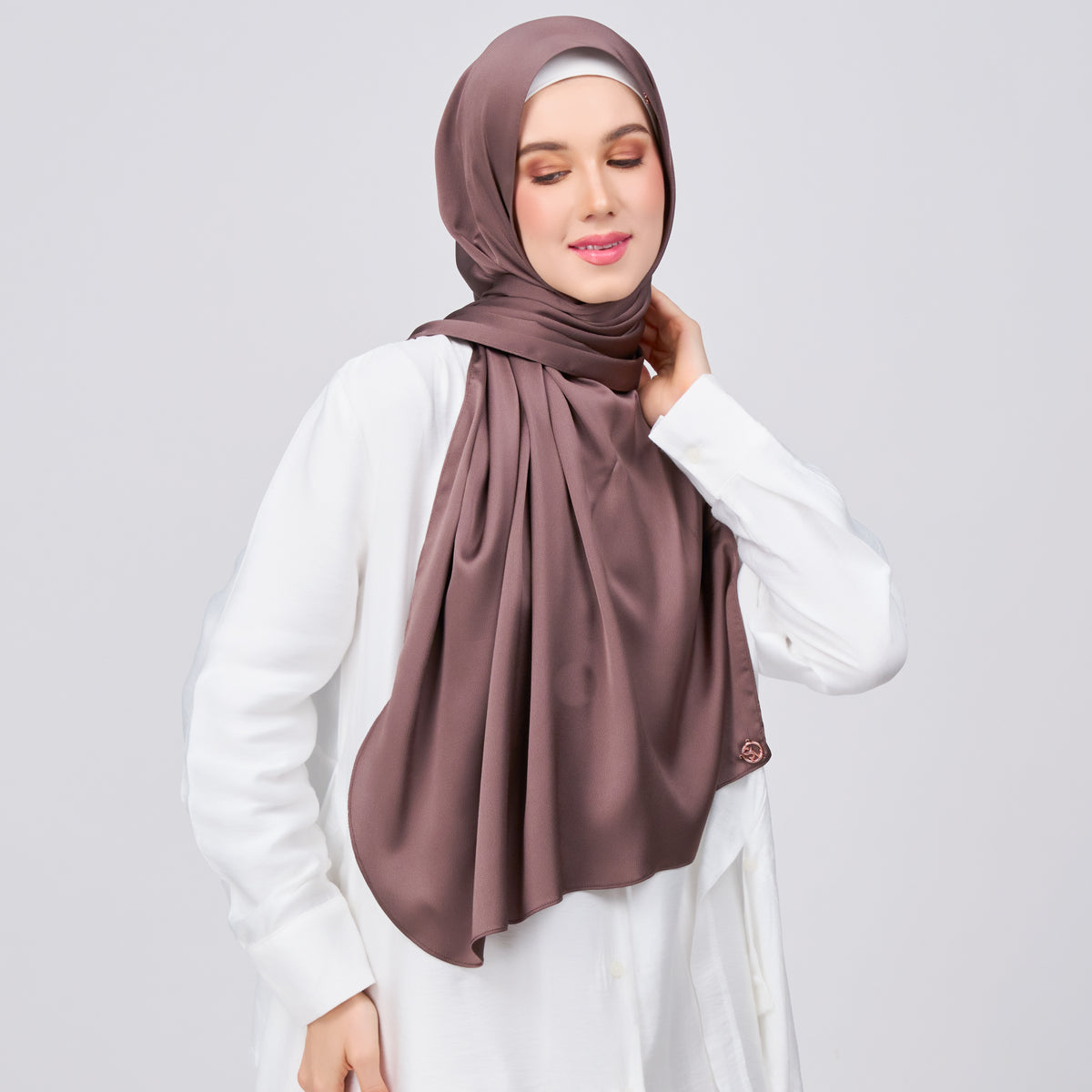 Instant Tag n' Go Shawl | Satin Bulle in Deep Brown