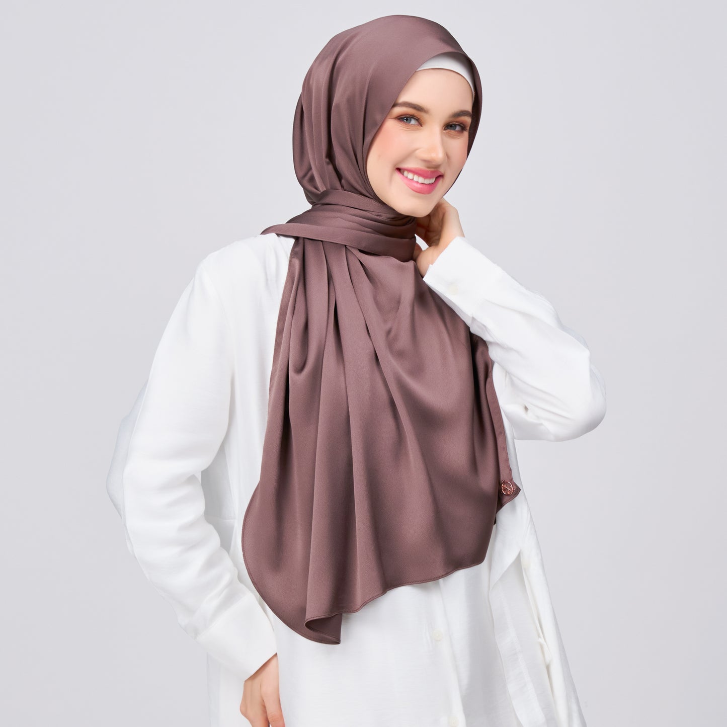 Instant Tag n' Go Shawl | Satin Bulle in Deep Brown