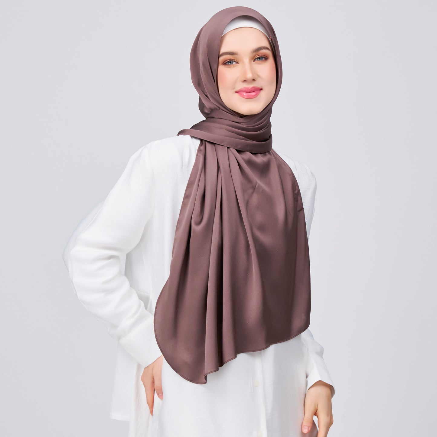 Instant Tag n' Go Shawl | Satin Bulle in Deep Brown
