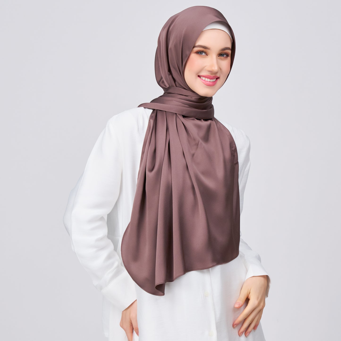 Instant Tag n' Go Shawl | Satin Bulle in Deep Brown
