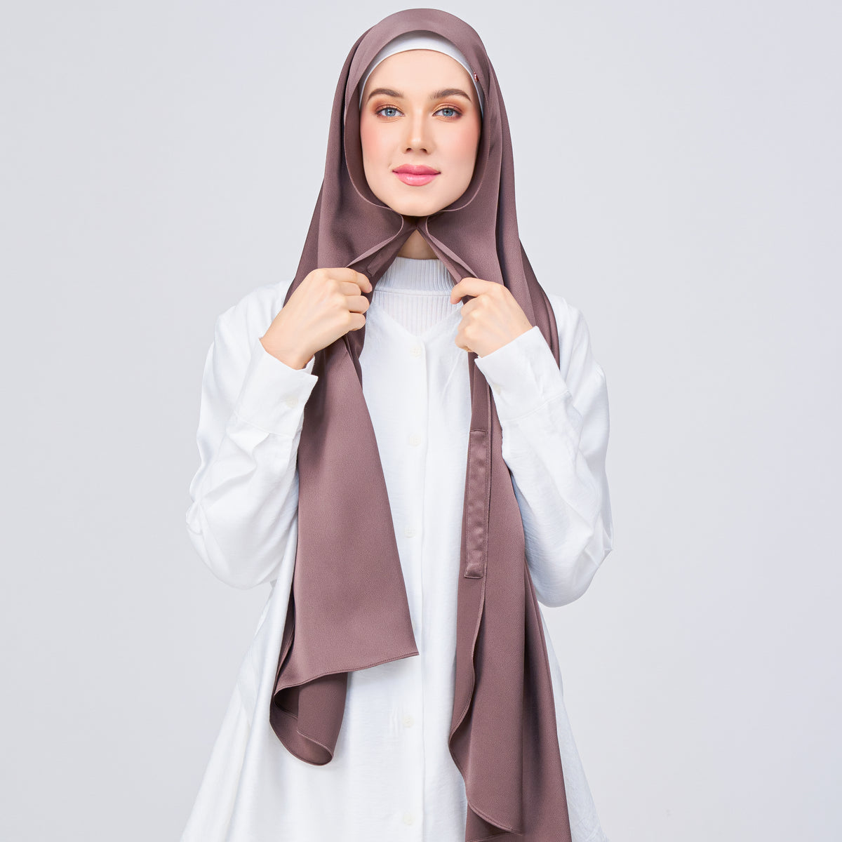 Instant Tag n' Go Shawl | Satin Bulle in Deep Brown