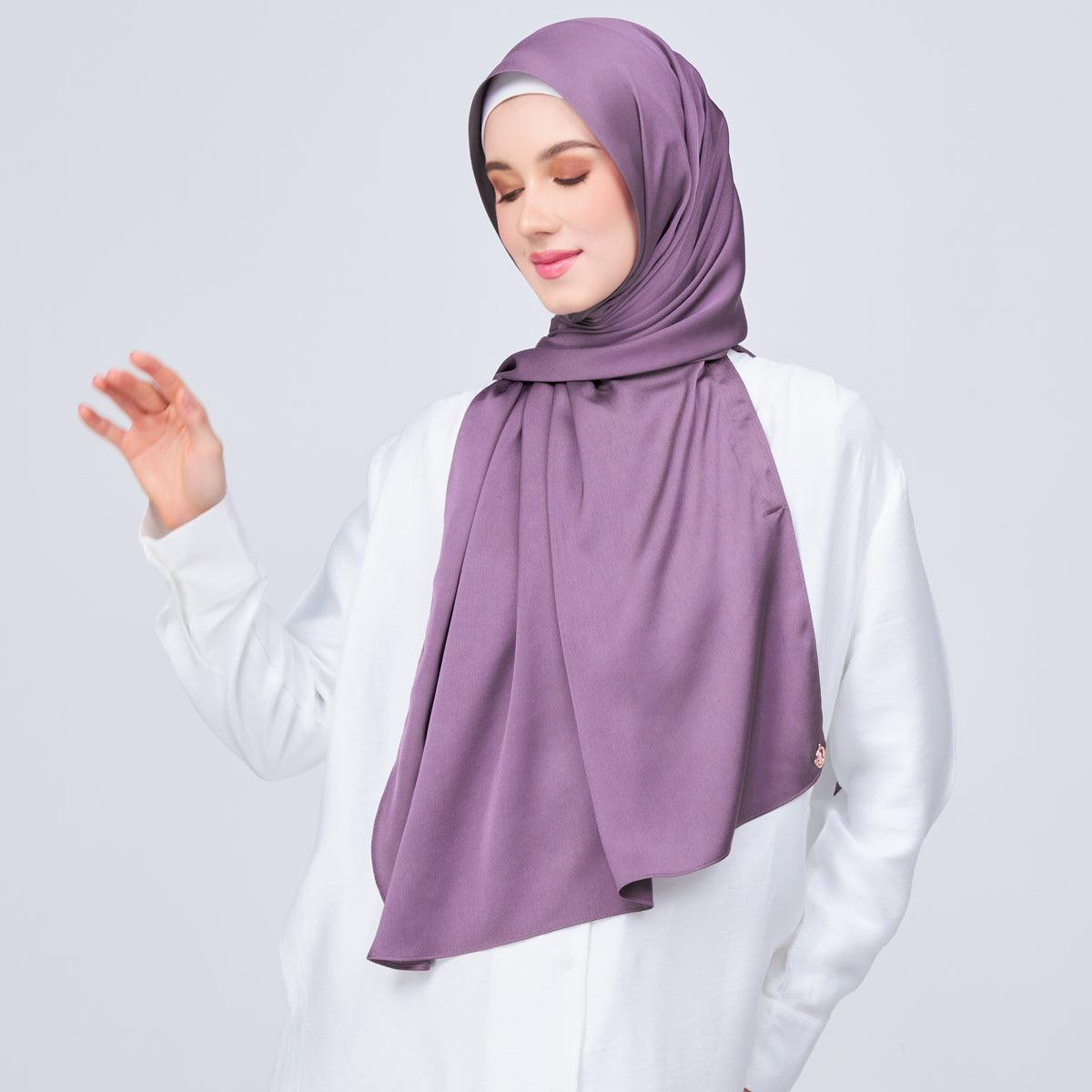 Instant Tag n' Go Shawl | Satin Bulle in Dark Orchid