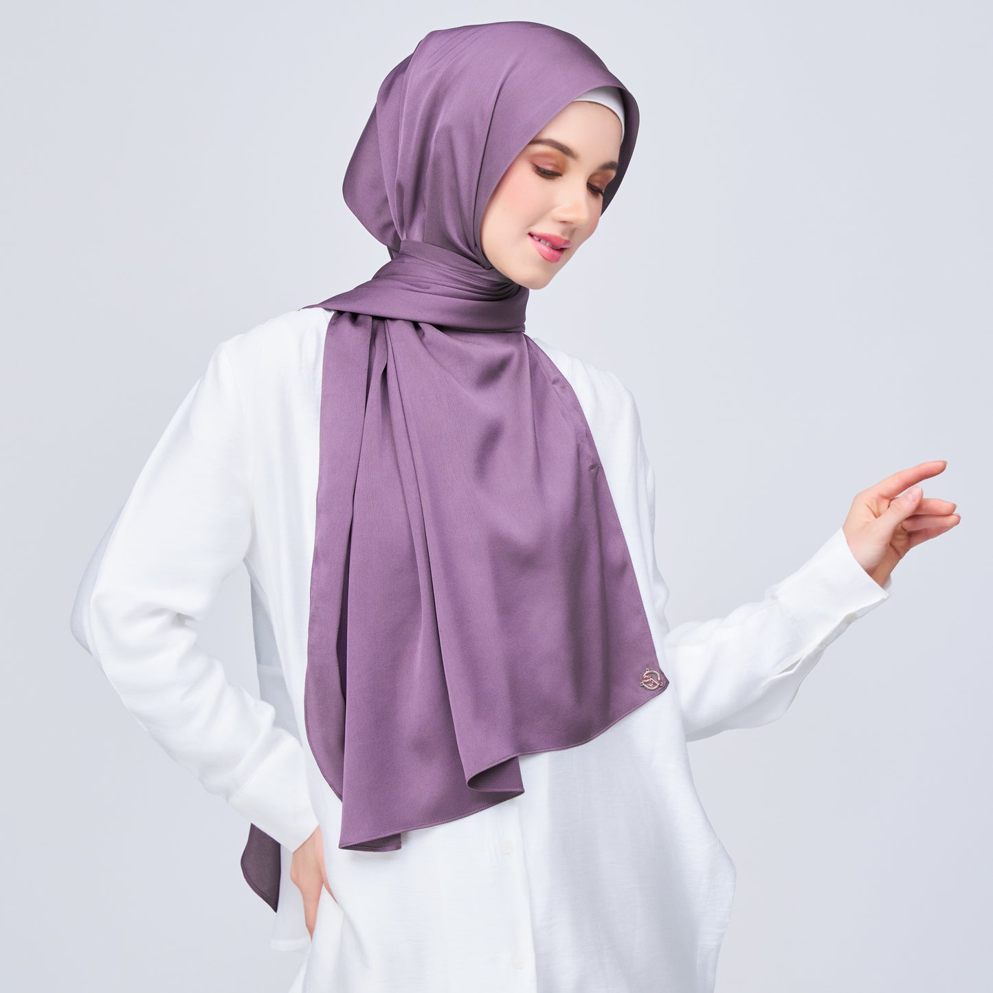 Instant Tag n' Go Shawl | Satin Bulle in Dark Orchid