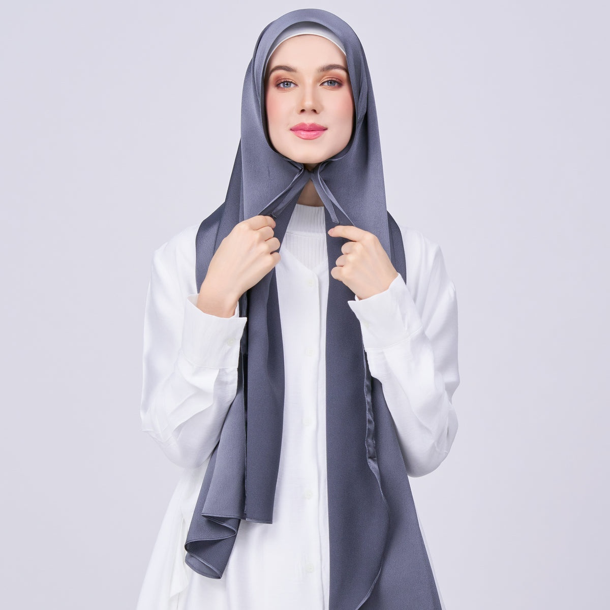 Instant Tag n' Go Shawl | Satin Bulle in Ebony Grey