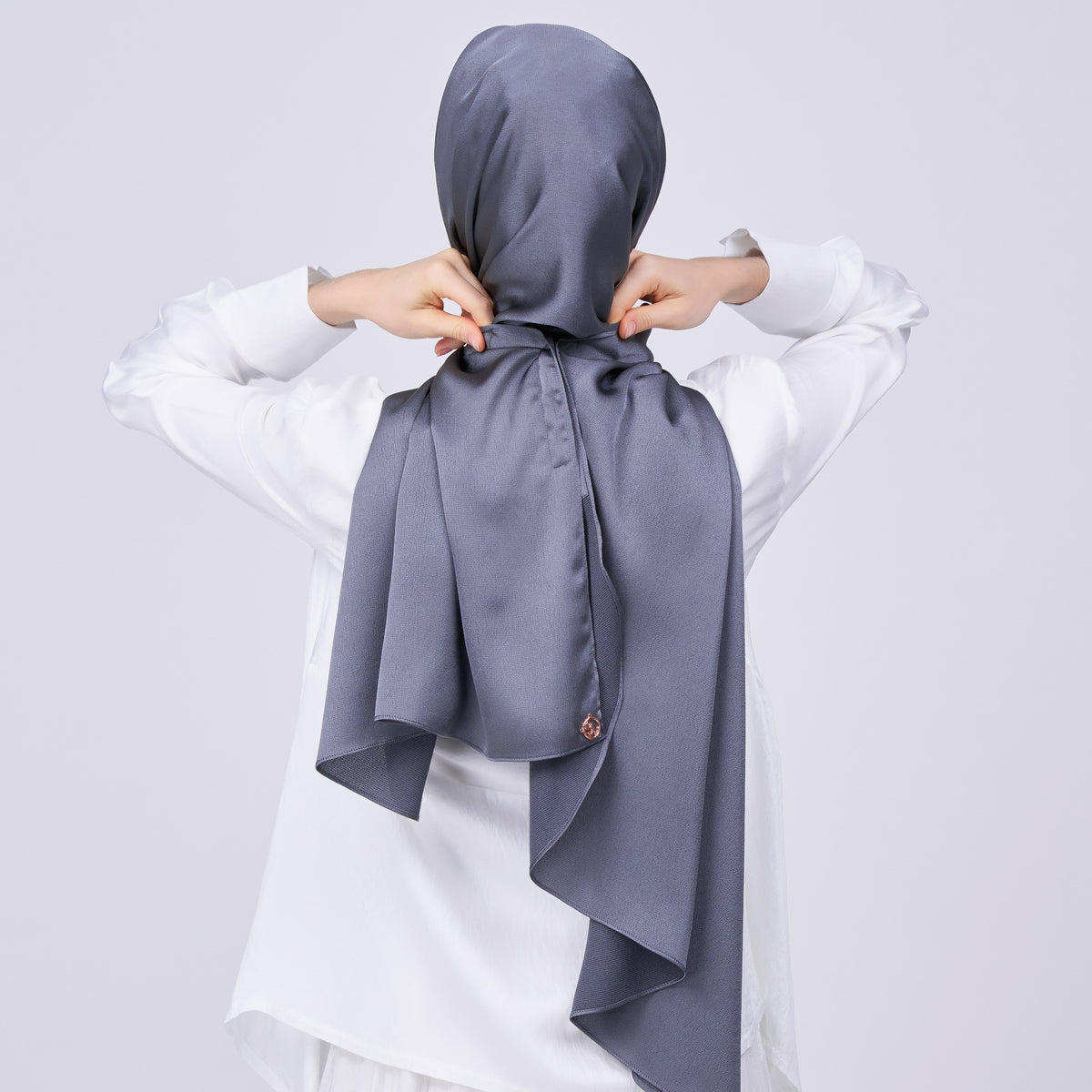 Instant Tag n' Go Shawl | Satin Bulle in Ebony Grey