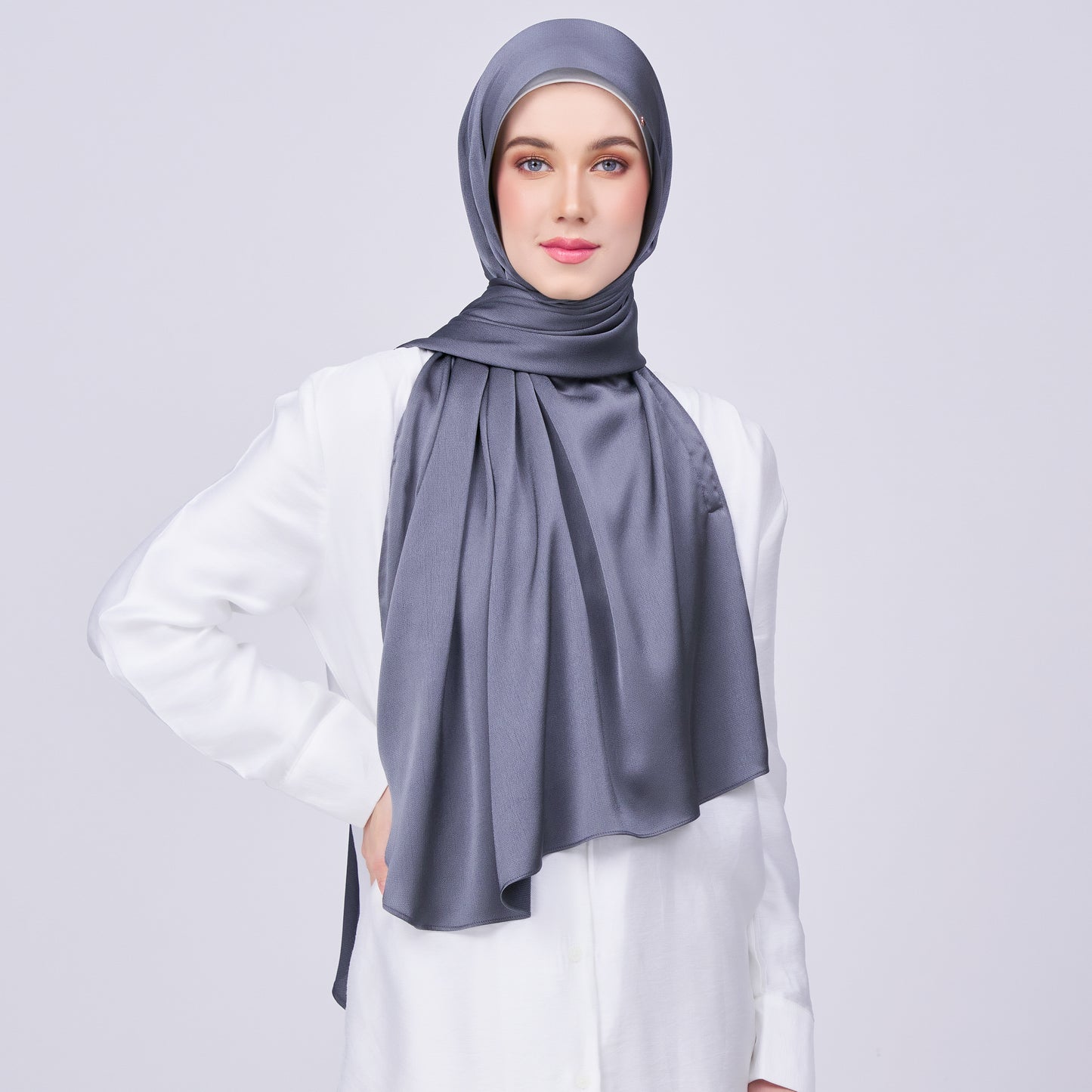 Instant Tag n' Go Shawl | Satin Bulle in Ebony Grey