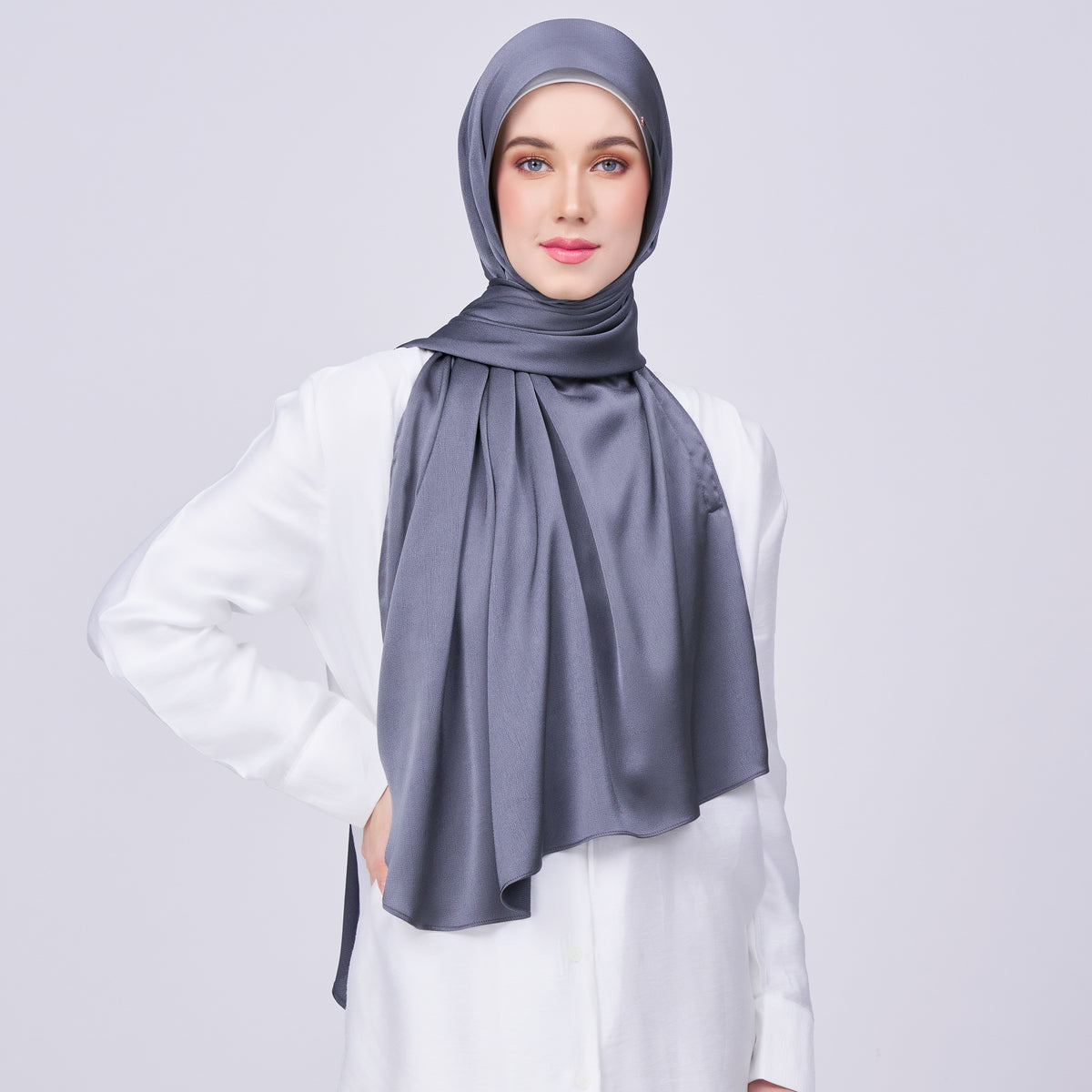 Instant Tag n' Go Shawl | Satin Bulle in Ebony Grey