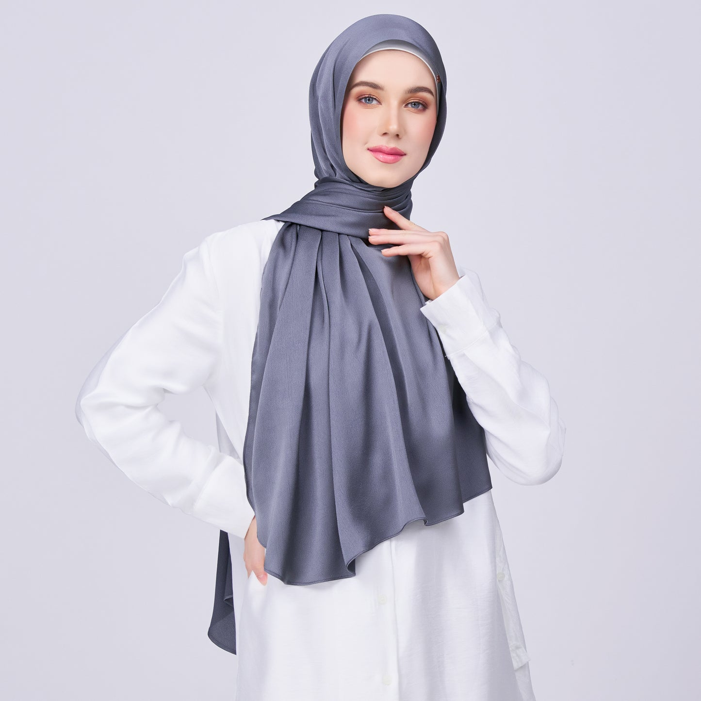 Instant Tag n' Go Shawl | Satin Bulle in Ebony Grey