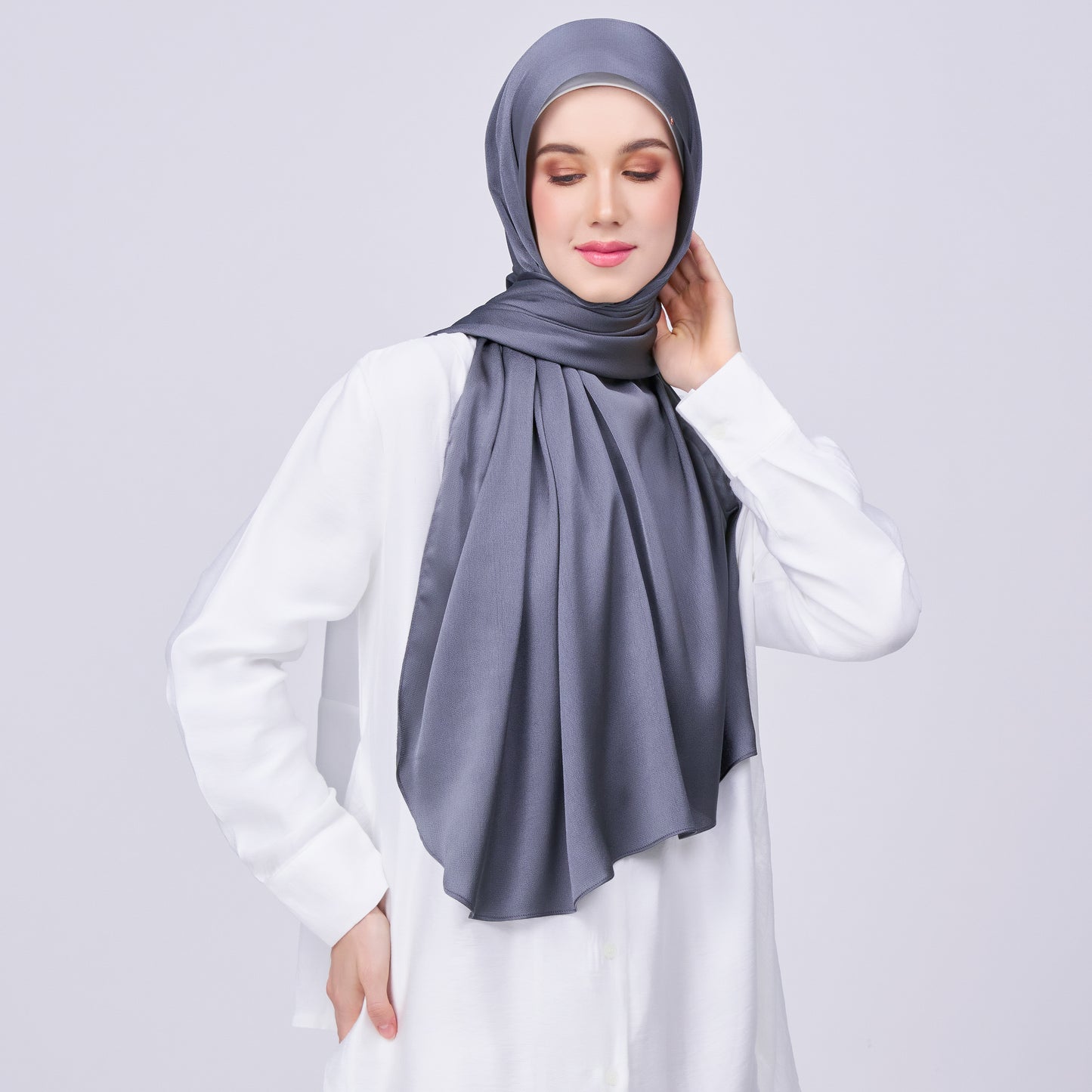 Instant Tag n' Go Shawl | Satin Bulle in Ebony Grey
