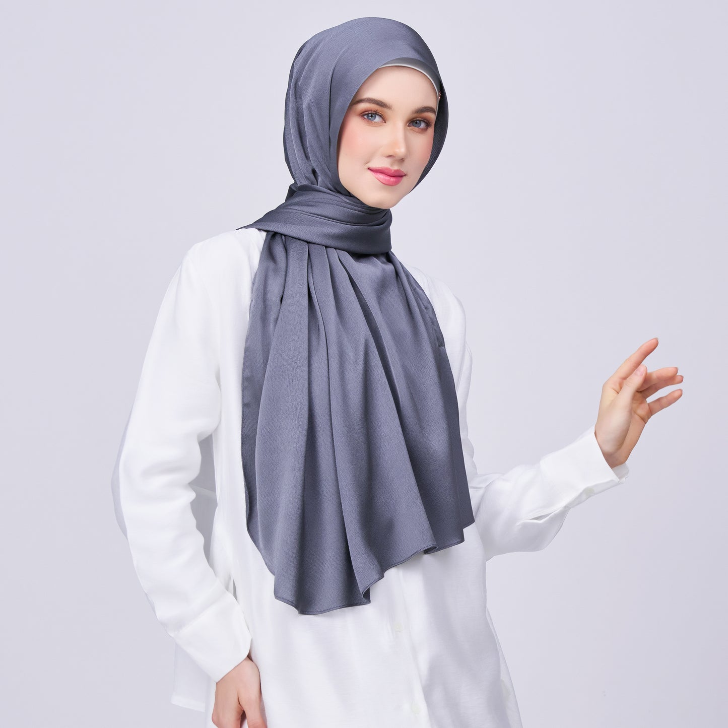 Instant Tag n' Go Shawl | Satin Bulle in Ebony Grey