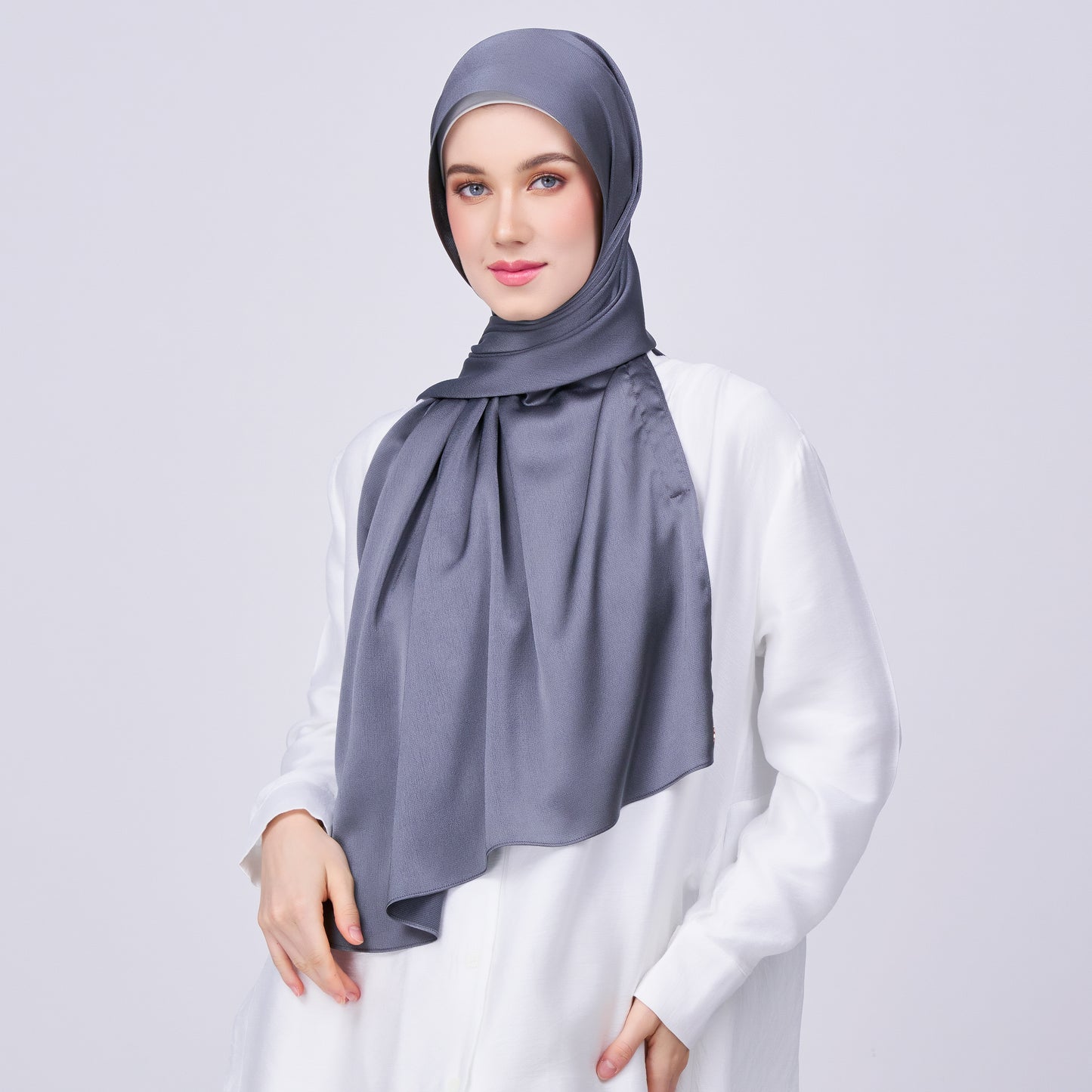 Instant Tag n' Go Shawl | Satin Bulle in Ebony Grey